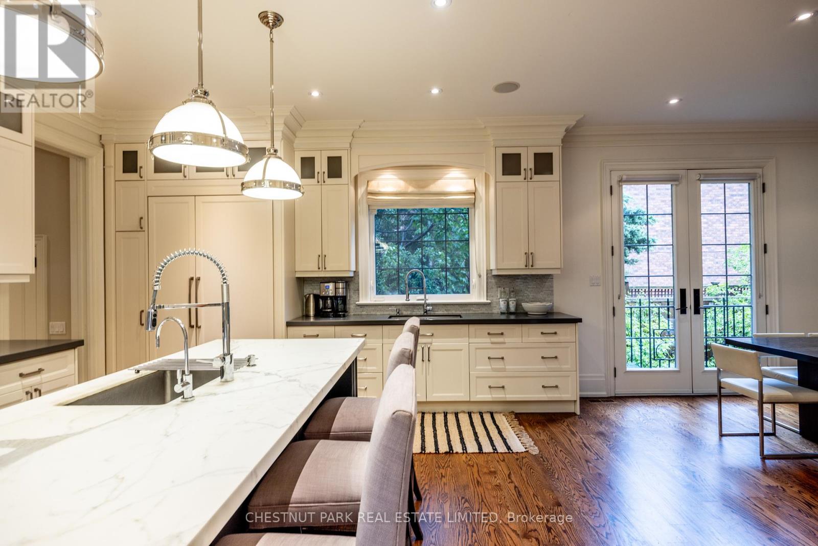 102 Mildenhall Road, Toronto (Bridle Path-Sunnybrook-York Mills), Ontario  M4N 3H5 - Photo 16 - C12410151