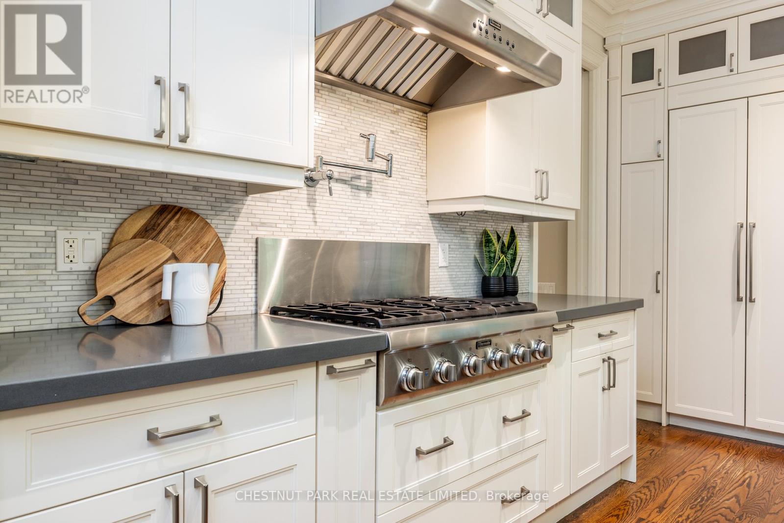 102 Mildenhall Road, Toronto (Bridle Path-Sunnybrook-York Mills), Ontario  M4N 3H5 - Photo 18 - C12410151