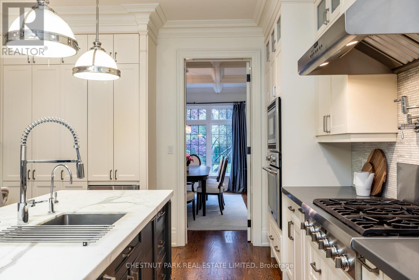 102 Mildenhall Road, Toronto (Bridle Path-Sunnybrook-York Mills), Ontario  M4N 3H5 - Photo 19 - C12410151