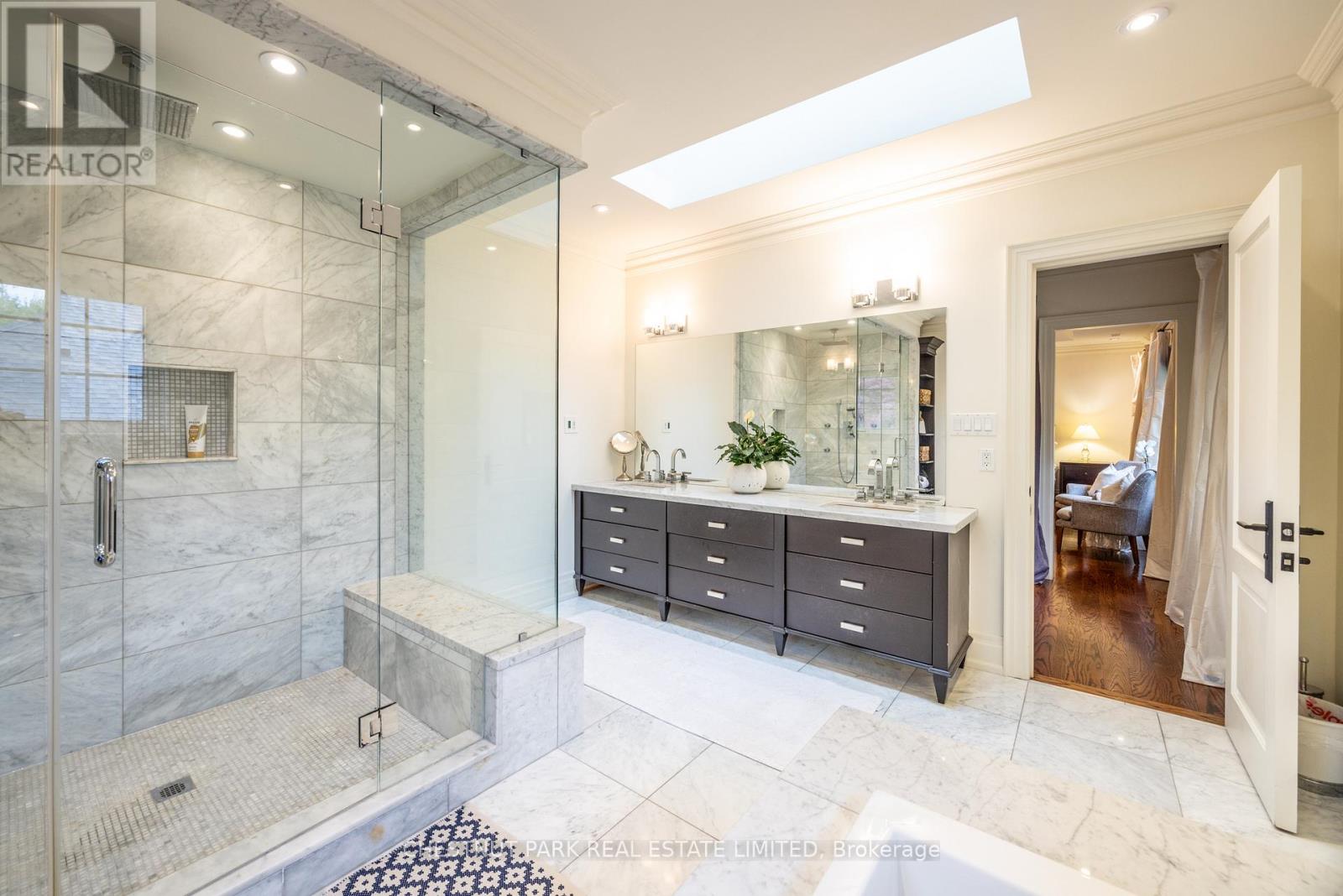 102 Mildenhall Road, Toronto (Bridle Path-Sunnybrook-York Mills), Ontario  M4N 3H5 - Photo 28 - C12410151