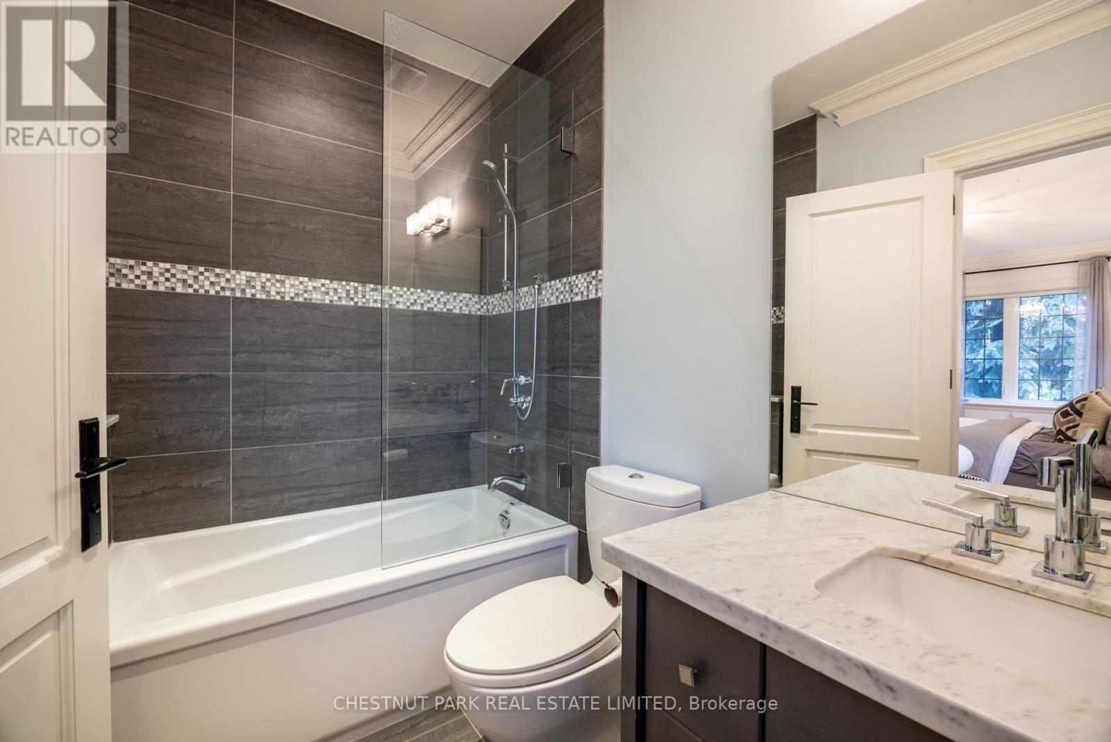 102 Mildenhall Road, Toronto (Bridle Path-Sunnybrook-York Mills), Ontario  M4N 3H5 - Photo 32 - C12410151