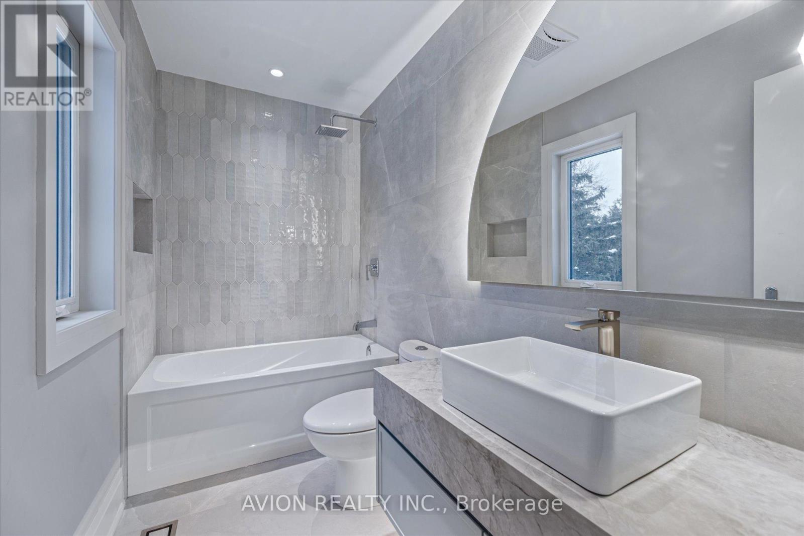 72 Lord Seaton Road, Toronto, Ontario  M2P 1K5 - Photo 29 - C12410177