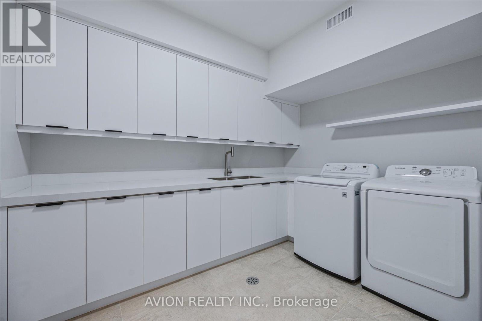 72 Lord Seaton Road, Toronto, Ontario  M2P 1K5 - Photo 38 - C12410177