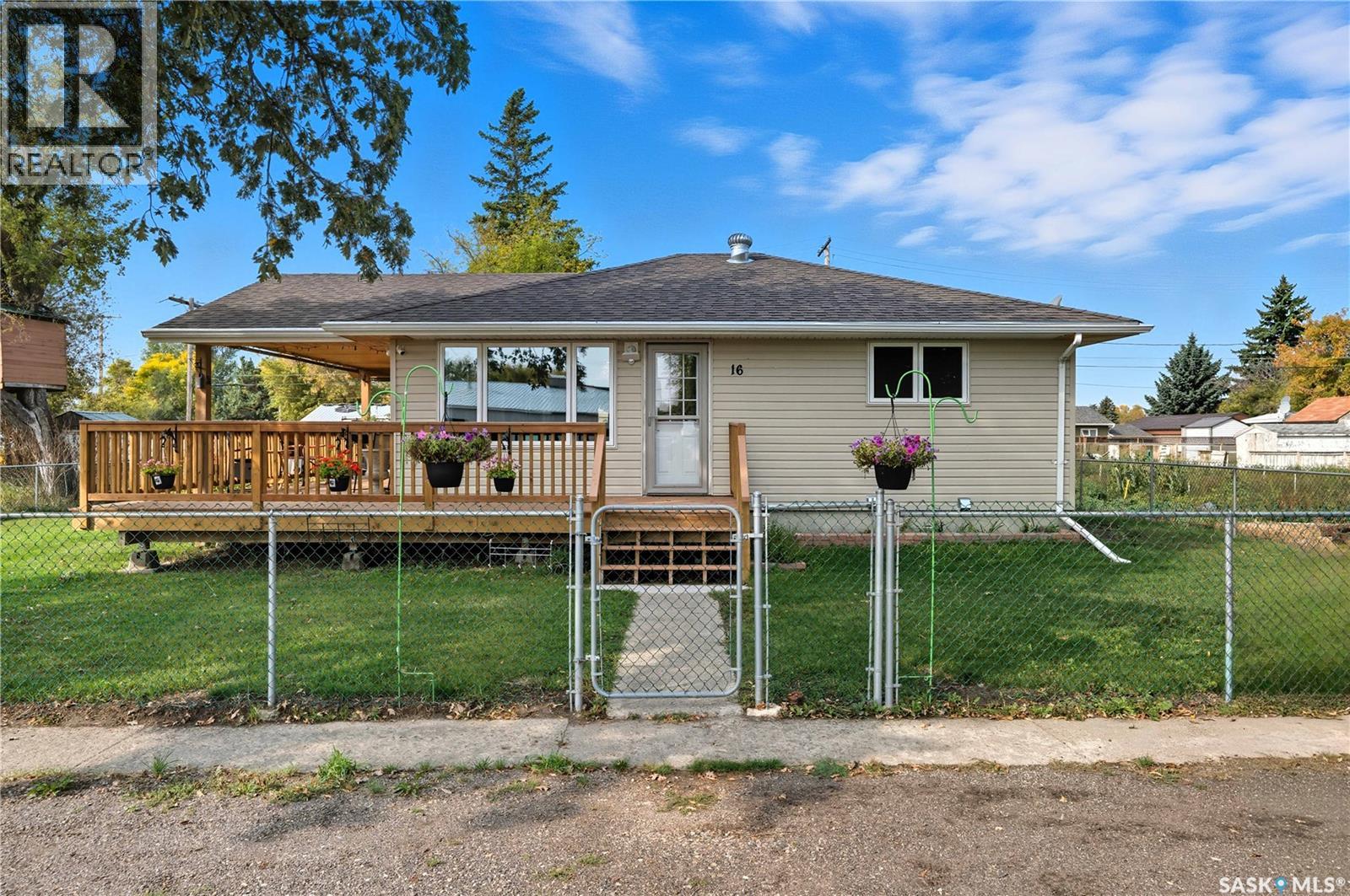 16 Walsh Street, Qu'appelle, Saskatchewan  S0G 4A0 - Photo 2 - SK018666