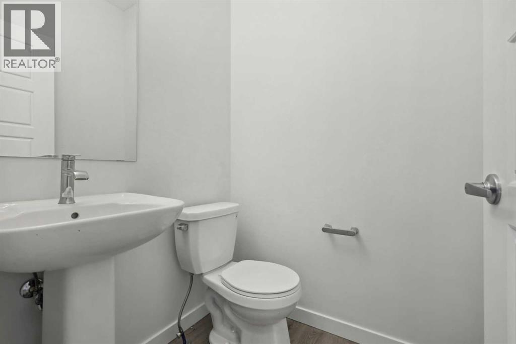 205, 137 Red Embers Link Ne, Calgary, Alberta  T2E 4E1 - Photo 21 - A2256364