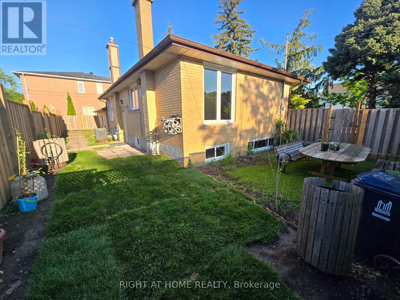 2 Emmeline Crescent, Toronto (Agincourt South-Malvern West), Ontario  M1S 1L2 - Photo 5 - E12410113