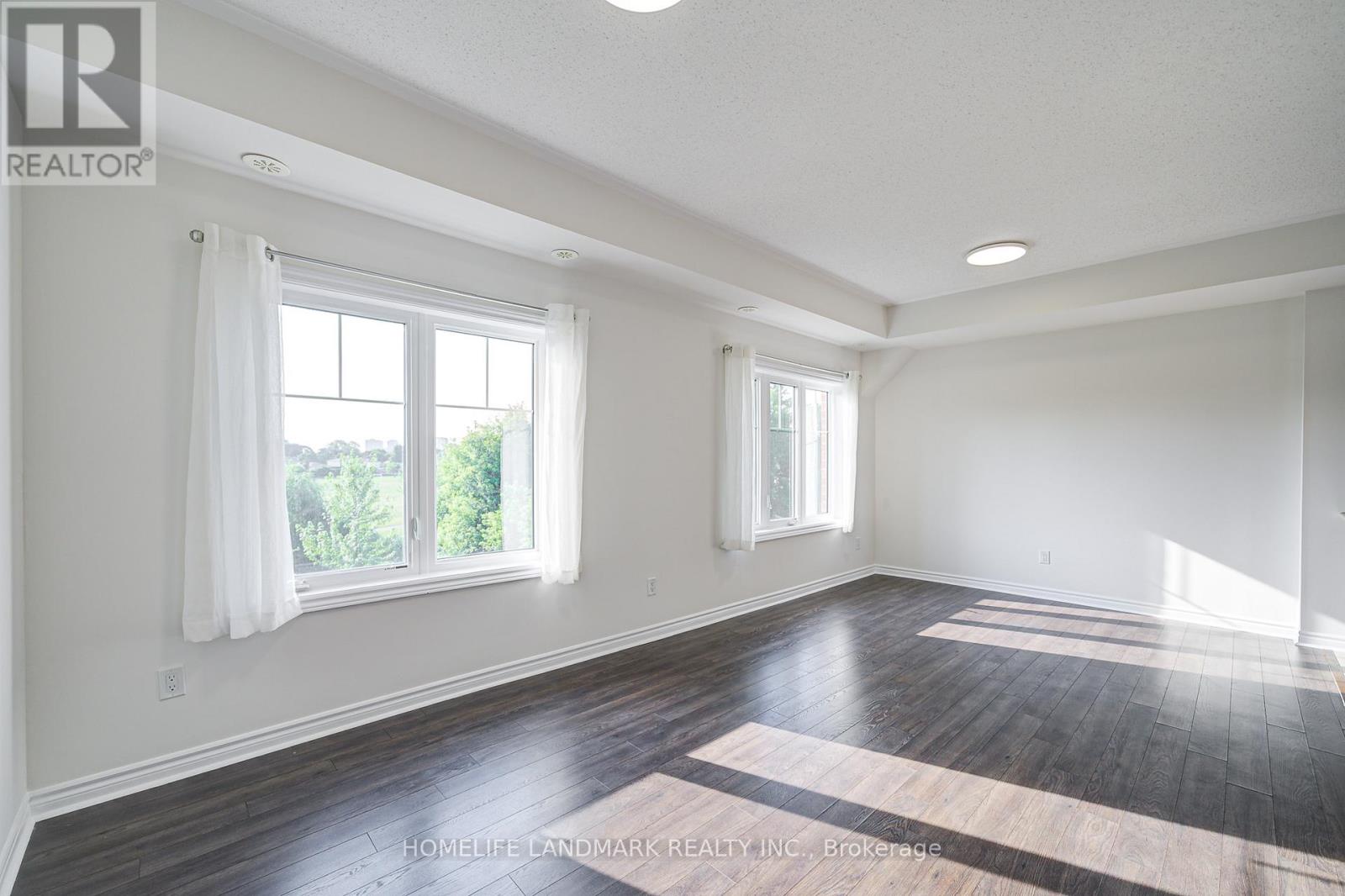 8 - 9 Eaton Park Lane, Toronto (L'amoreaux), Ontario  M1W 0A5 - Photo 12 - E12410122