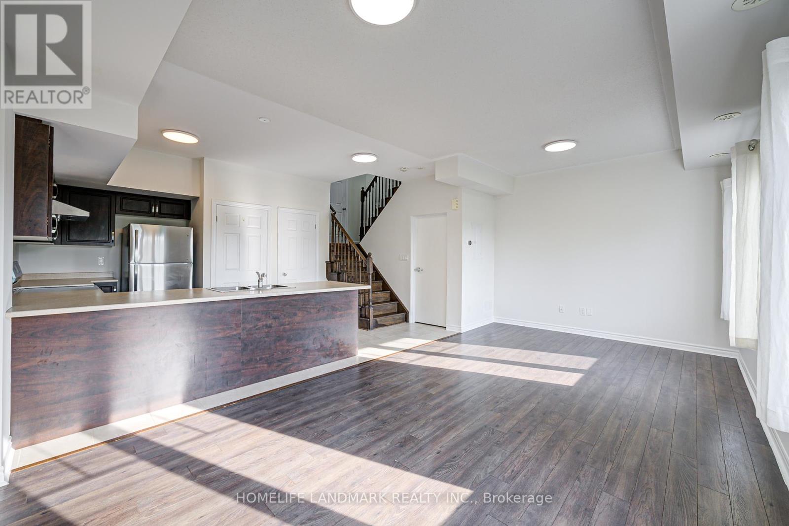 8 - 9 Eaton Park Lane, Toronto (L'amoreaux), Ontario  M1W 0A5 - Photo 15 - E12410122