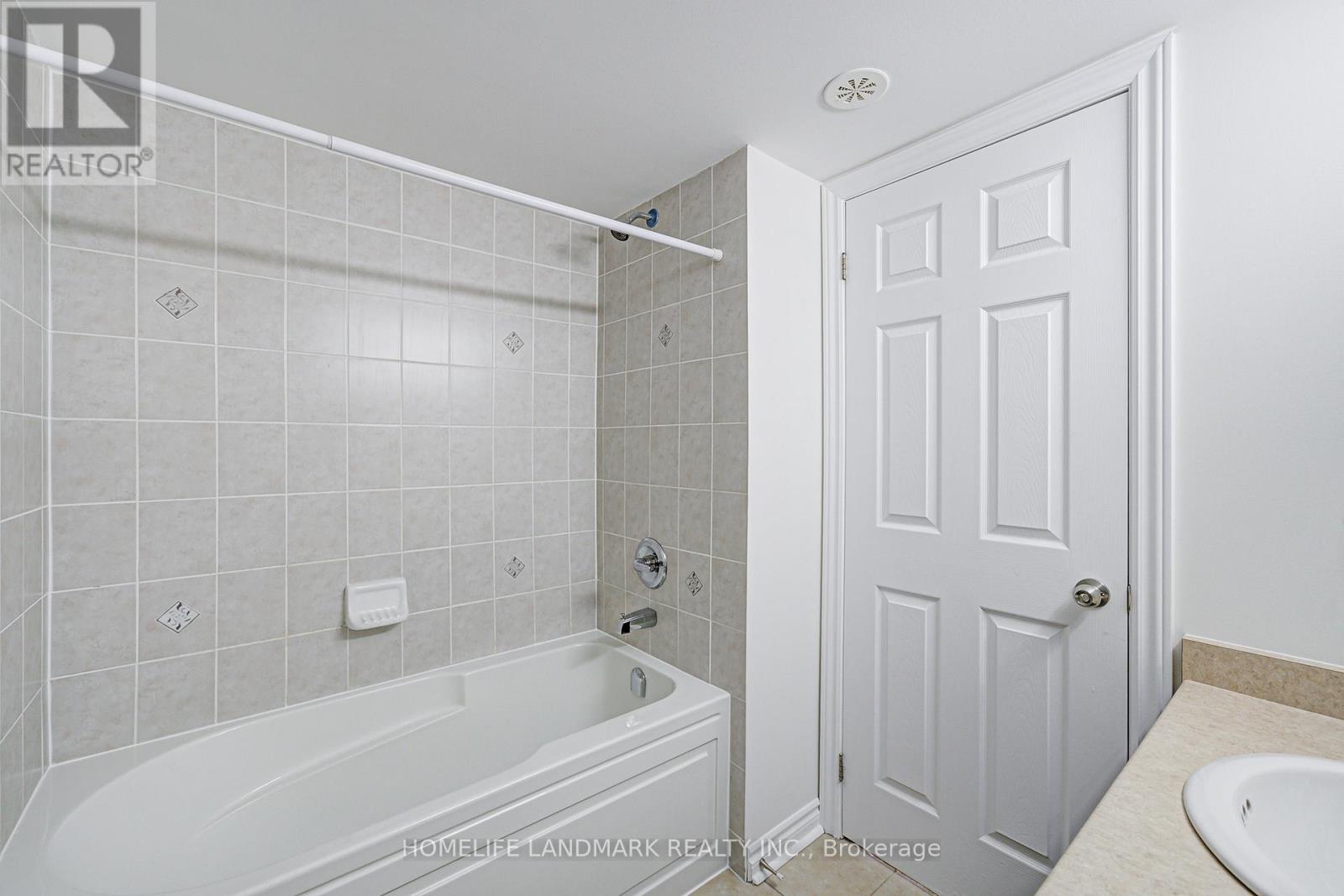 8 - 9 Eaton Park Lane, Toronto (L'amoreaux), Ontario  M1W 0A5 - Photo 34 - E12410122