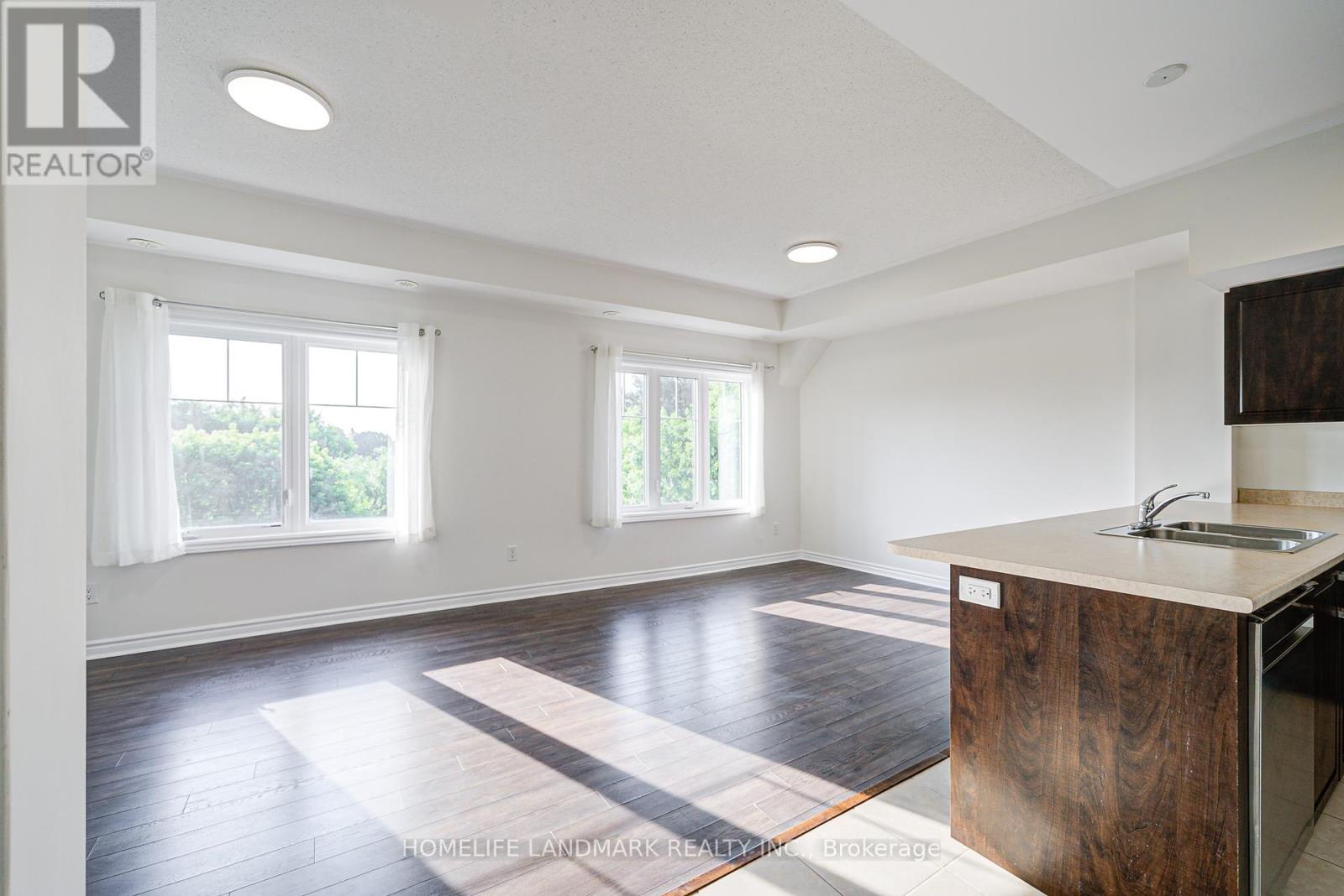 8 - 9 Eaton Park Lane, Toronto (L'amoreaux), Ontario  M1W 0A5 - Photo 4 - E12410122