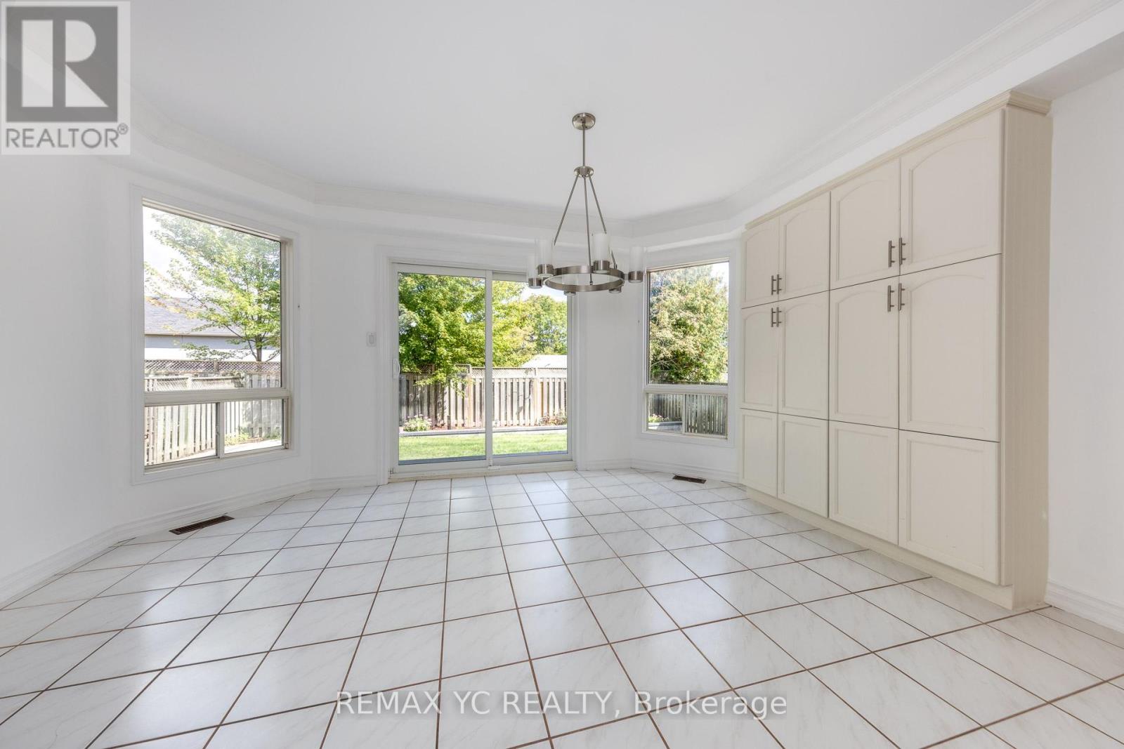 896 Darwin Drive, Pickering, Ontario  L1X 2P8 - Photo 15 - E12410149