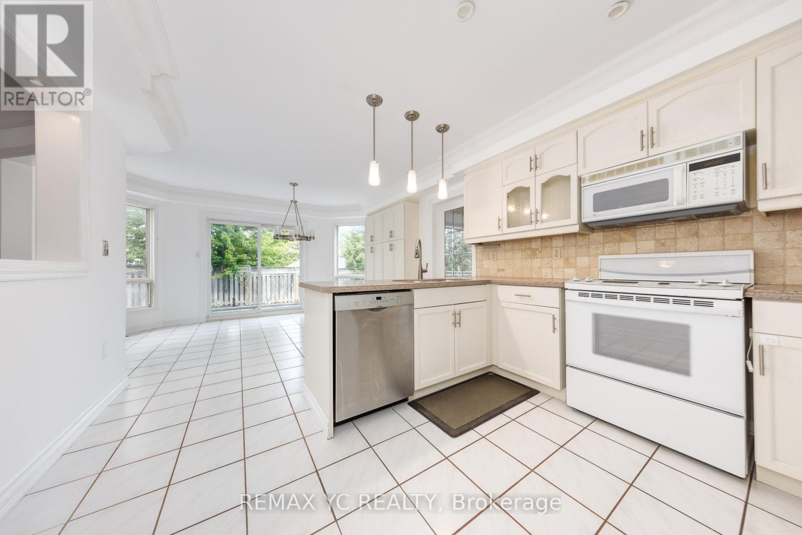 896 Darwin Drive, Pickering, Ontario  L1X 2P8 - Photo 16 - E12410149