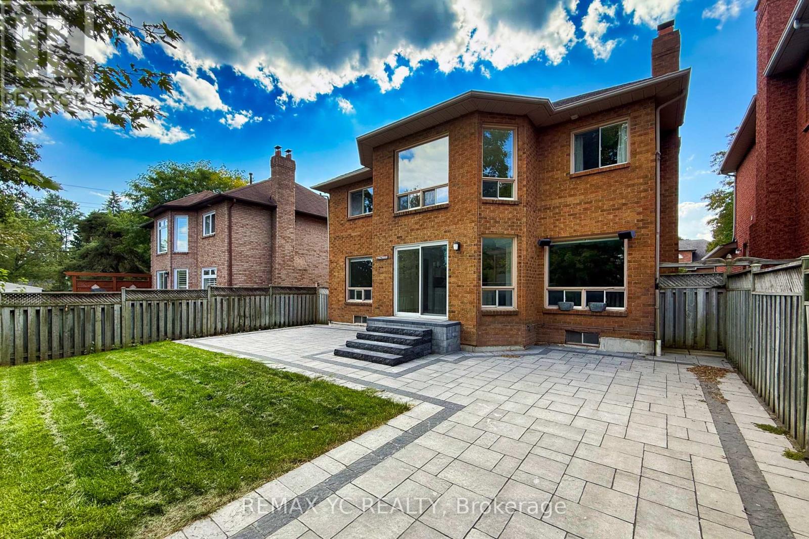 896 Darwin Drive, Pickering, Ontario  L1X 2P8 - Photo 2 - E12410149