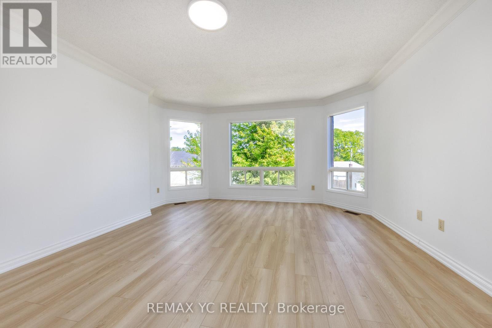 896 Darwin Drive, Pickering, Ontario  L1X 2P8 - Photo 3 - E12410149