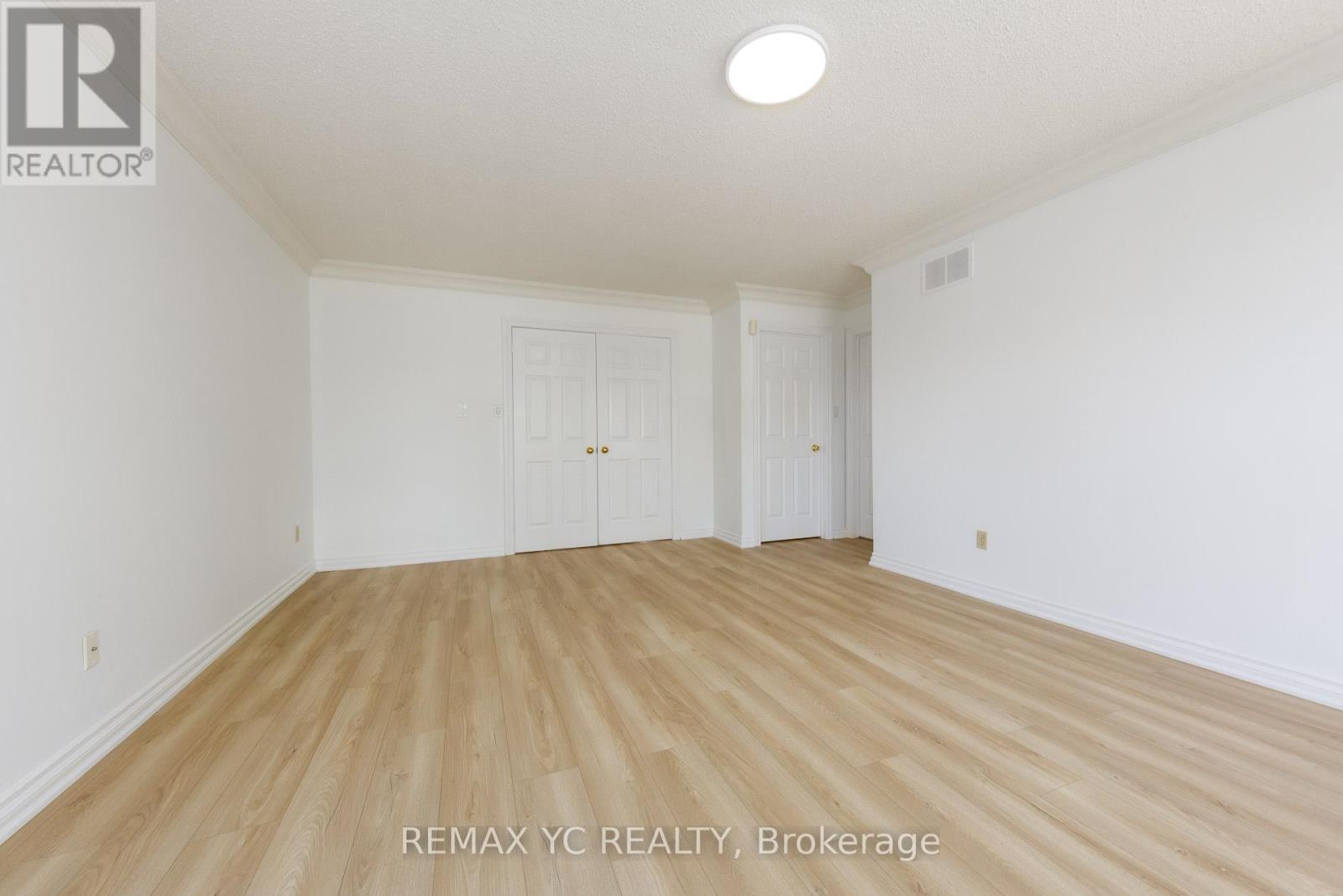 896 Darwin Drive, Pickering, Ontario  L1X 2P8 - Photo 4 - E12410149