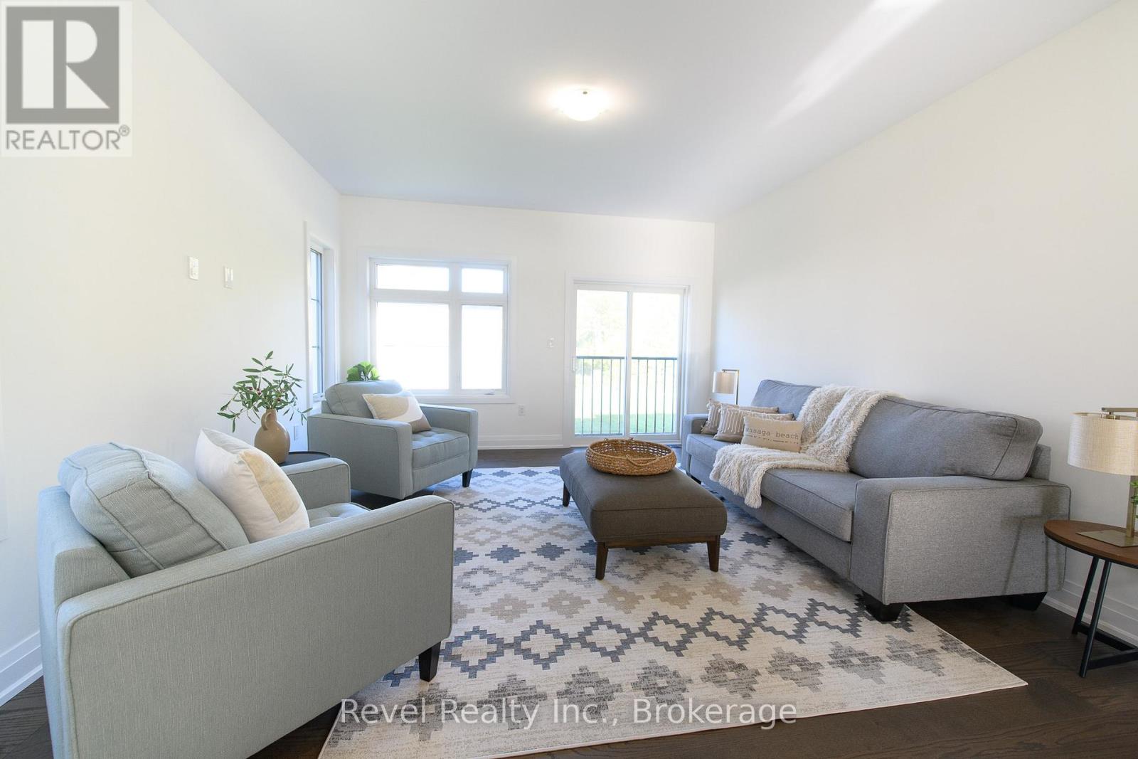 43 Joanne Crescent, Wasaga Beach, Ontario  L9Z 2N9 - Photo 3 - S12347775