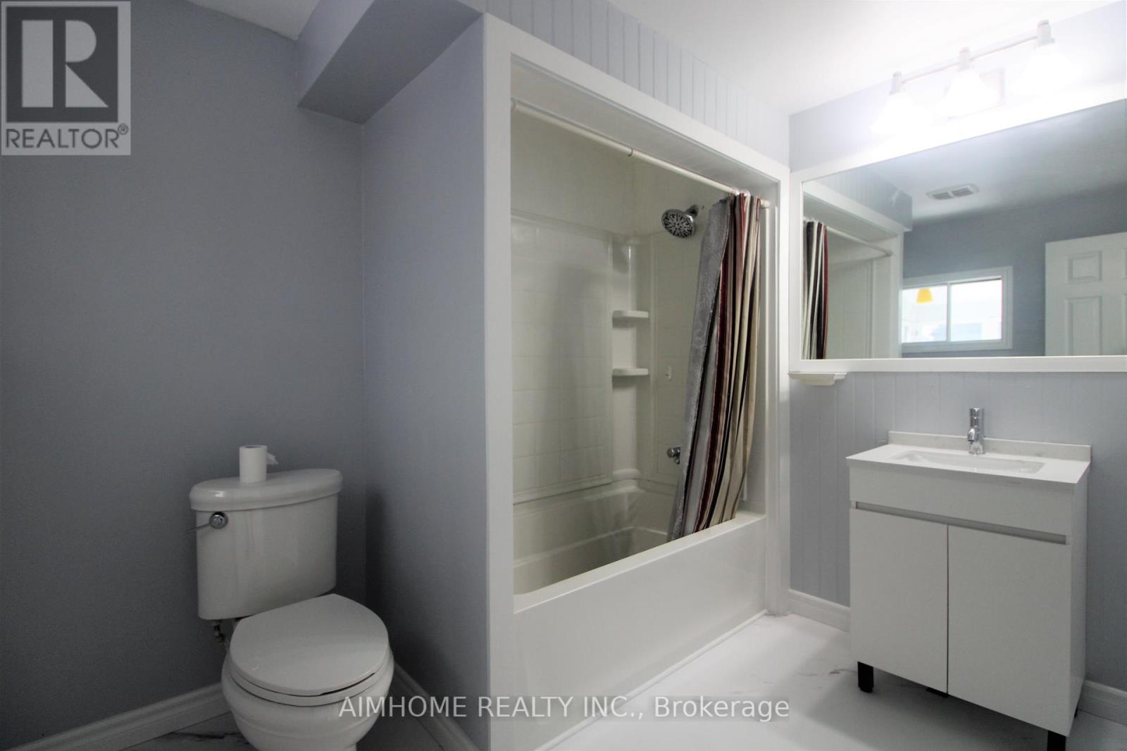 283 Woodycrest Avenue, Georgina, Ontario  L4P 2W3 - Photo 13 - N12410120