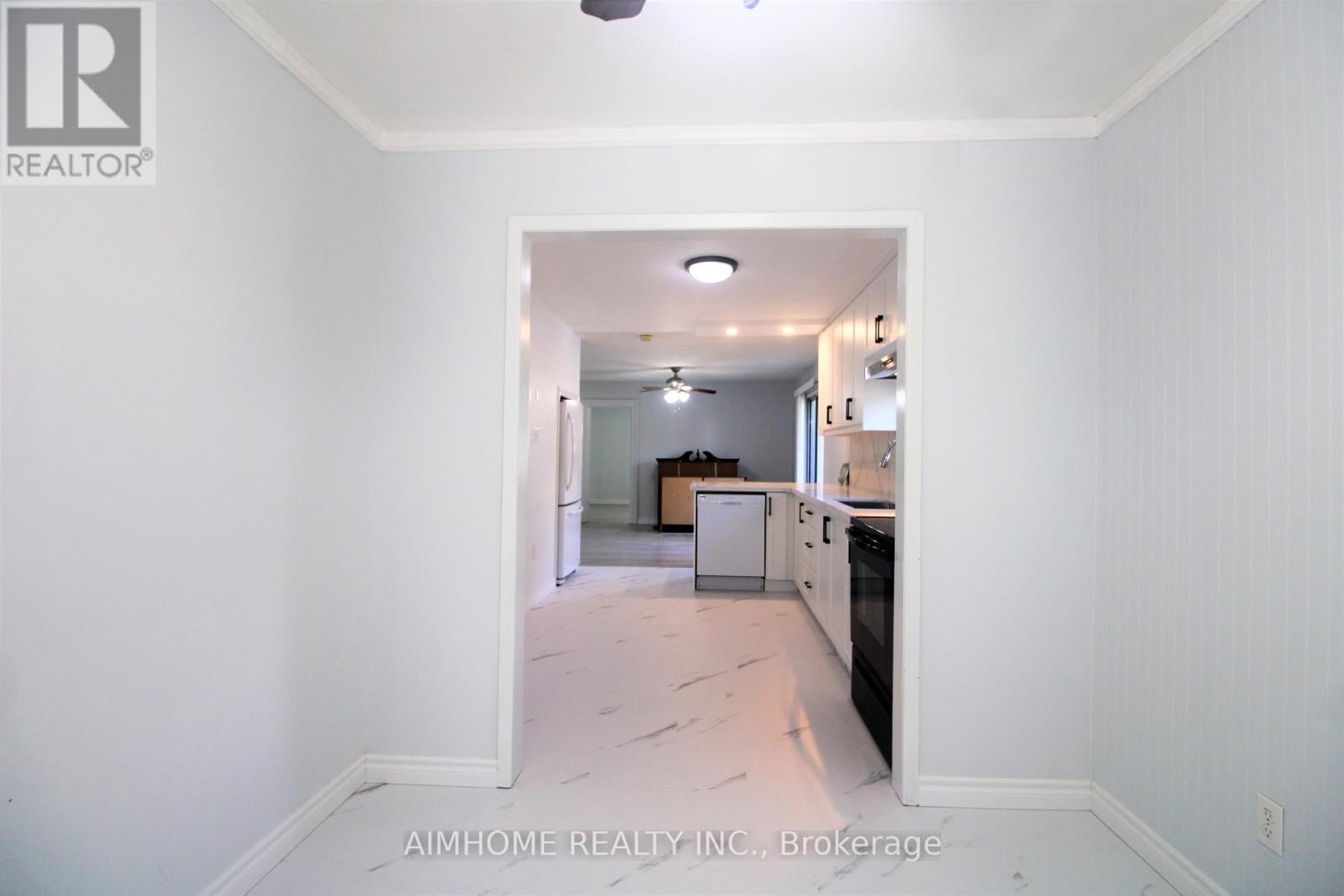 283 Woodycrest Avenue, Georgina, Ontario  L4P 2W3 - Photo 15 - N12410120