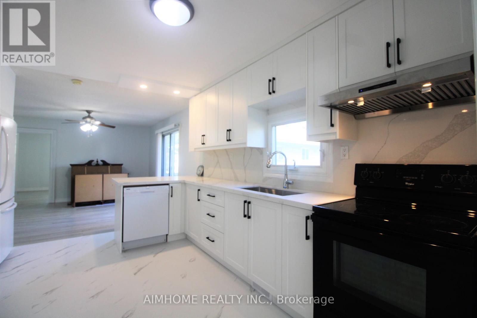 283 Woodycrest Avenue, Georgina, Ontario  L4P 2W3 - Photo 16 - N12410120
