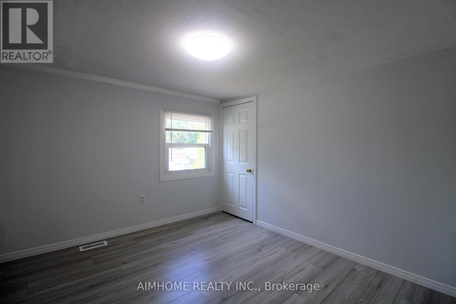 283 Woodycrest Avenue, Georgina, Ontario  L4P 2W3 - Photo 20 - N12410120