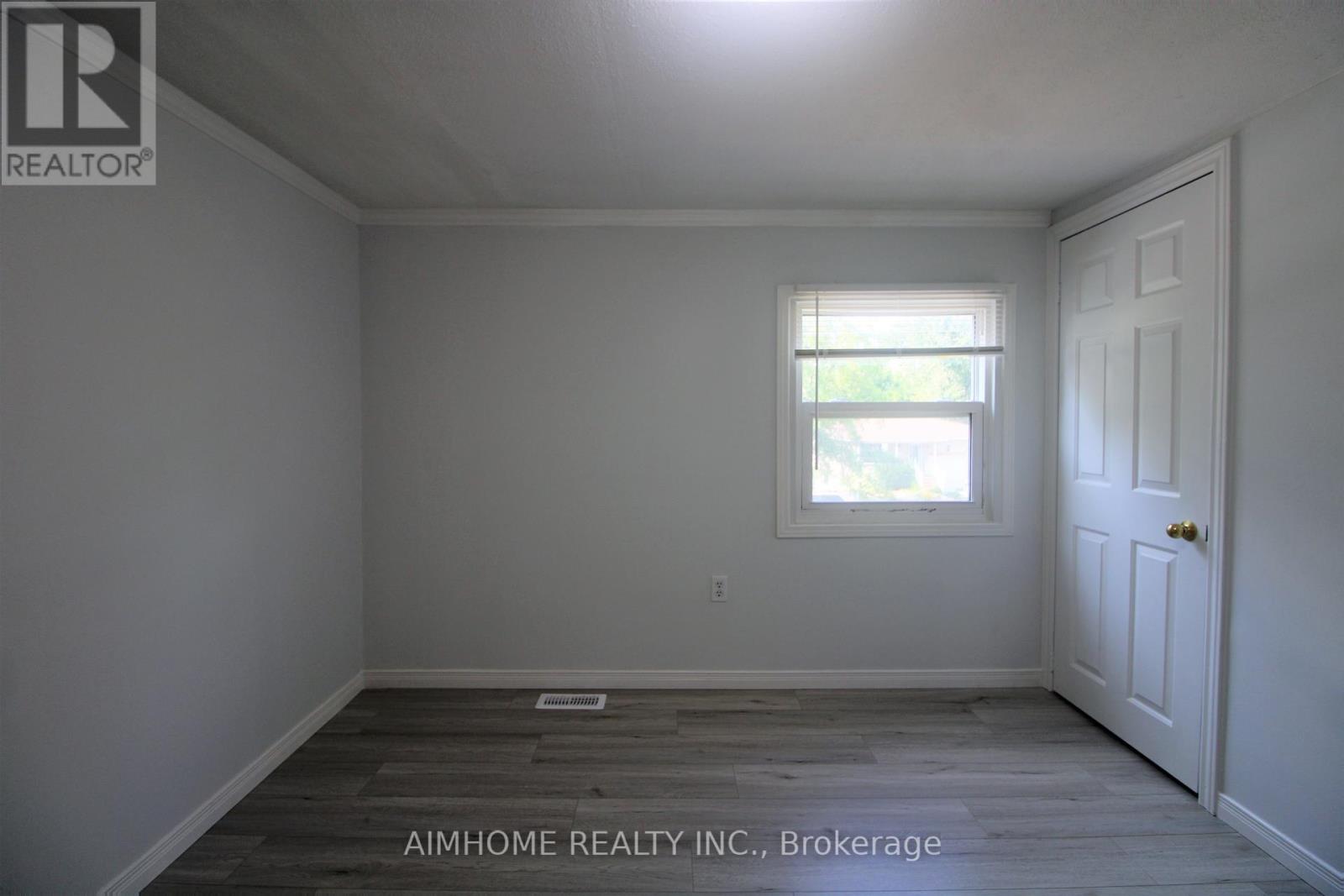 283 Woodycrest Avenue, Georgina, Ontario  L4P 2W3 - Photo 21 - N12410120