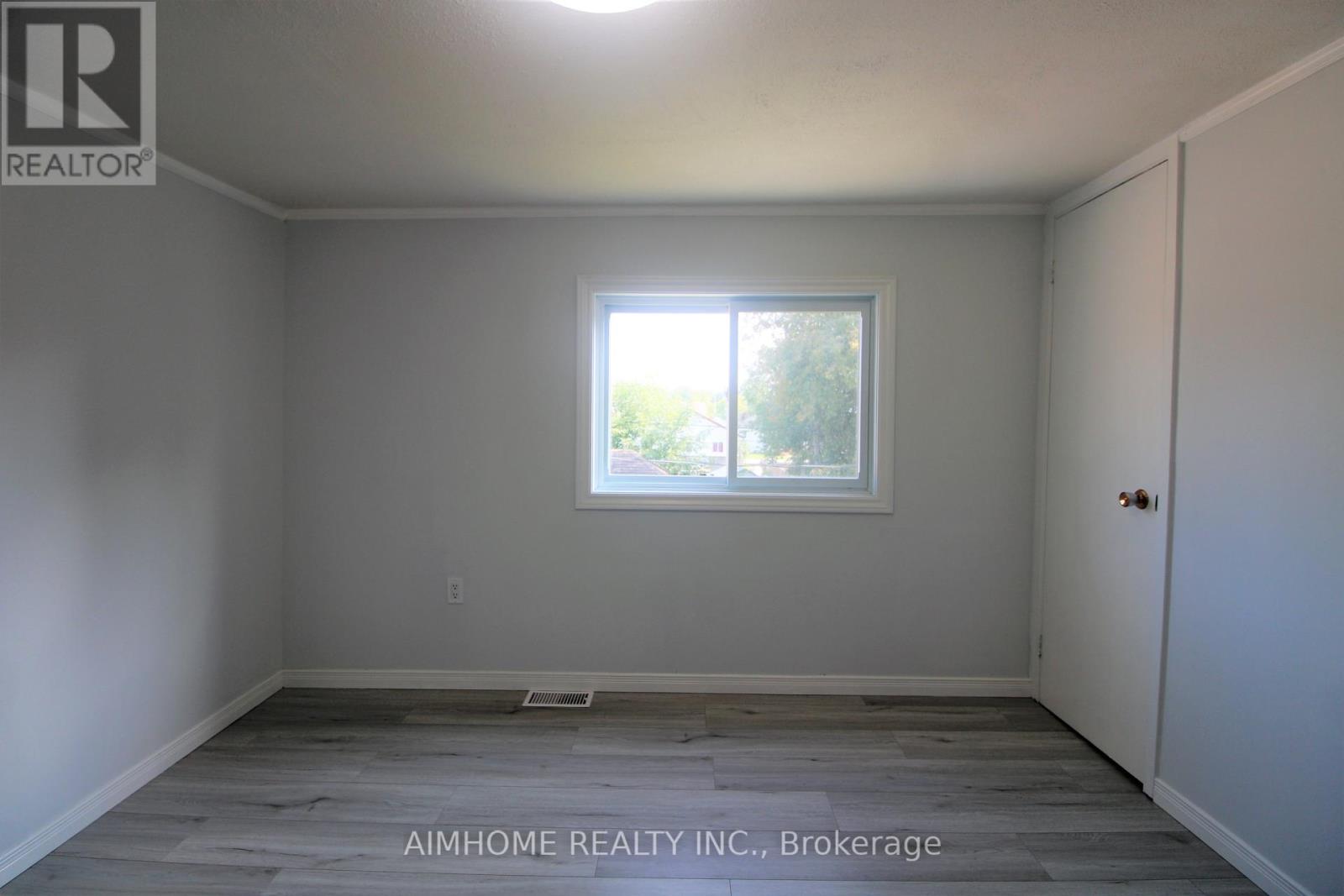 283 Woodycrest Avenue, Georgina, Ontario  L4P 2W3 - Photo 23 - N12410120