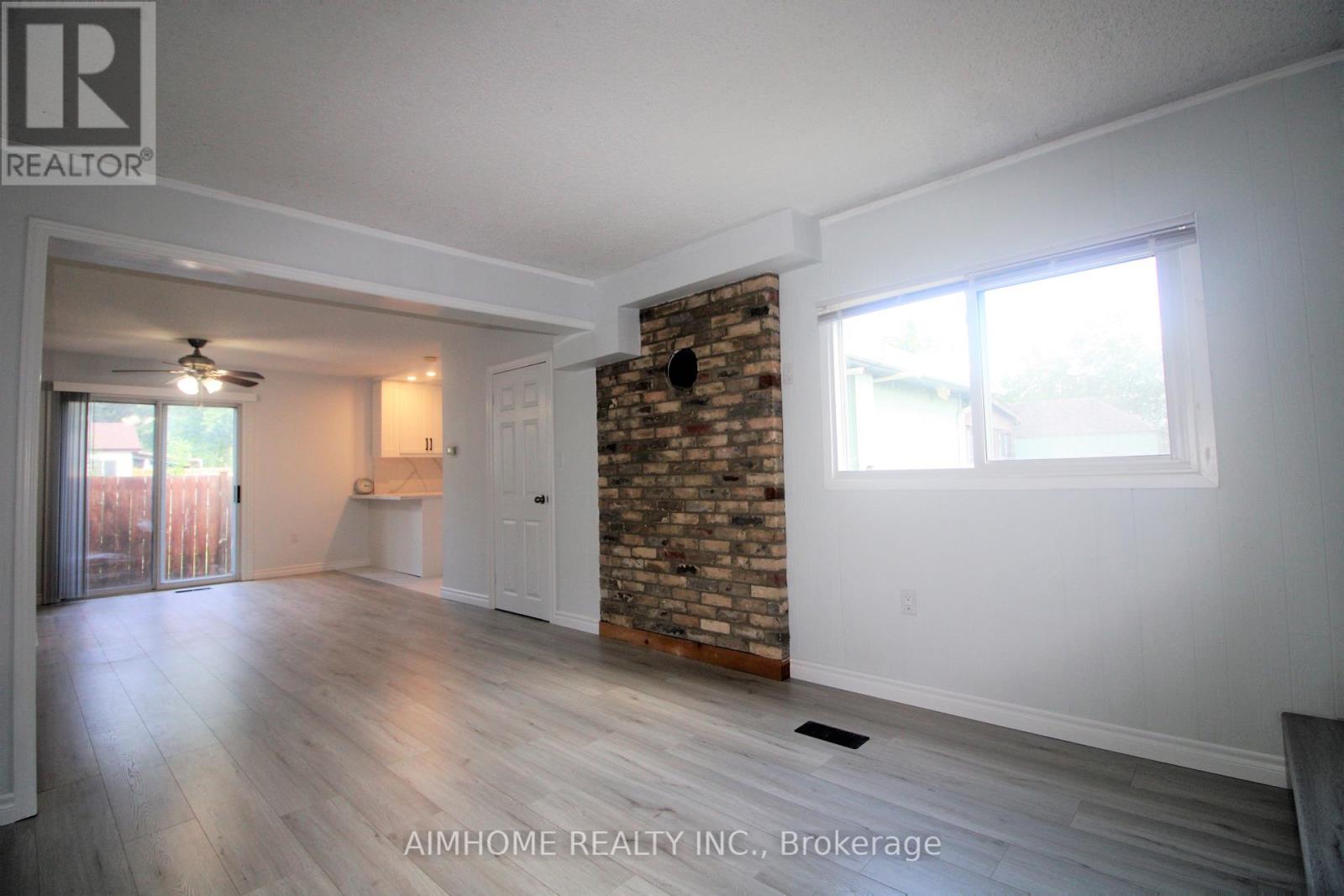 283 Woodycrest Avenue, Georgina, Ontario  L4P 2W3 - Photo 7 - N12410120
