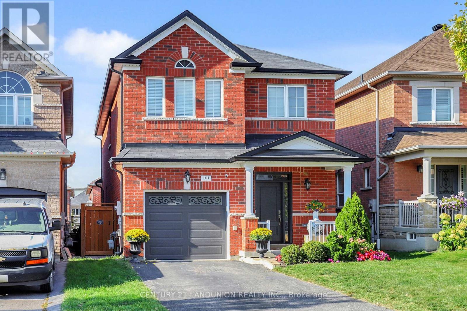 101 Gar Lehman Avenue, Whitchurch-Stouffville, Ontario  L4A 0W9 - Photo 2 - N12410181