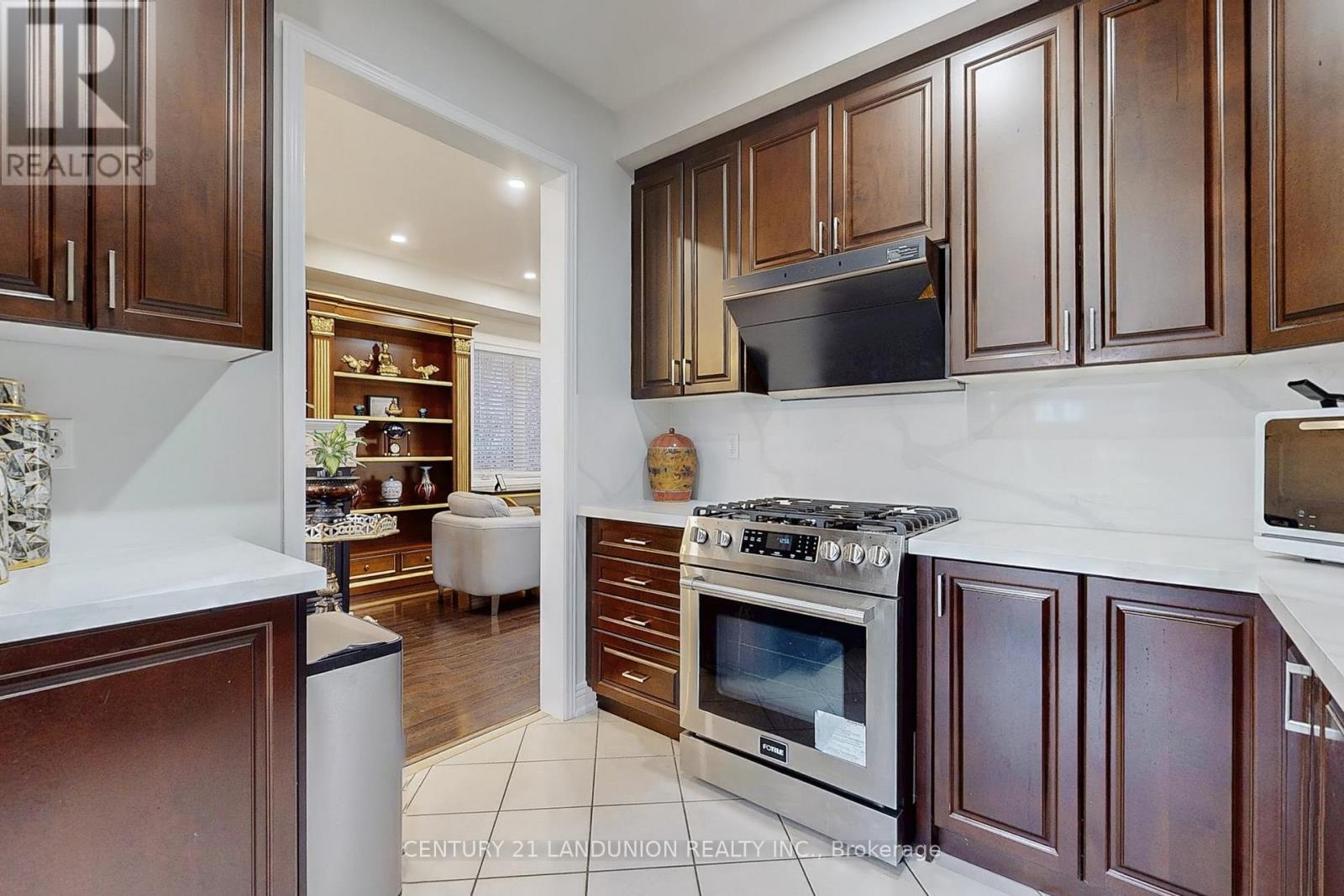 101 Gar Lehman Avenue, Whitchurch-Stouffville, Ontario  L4A 0W9 - Photo 9 - N12410181