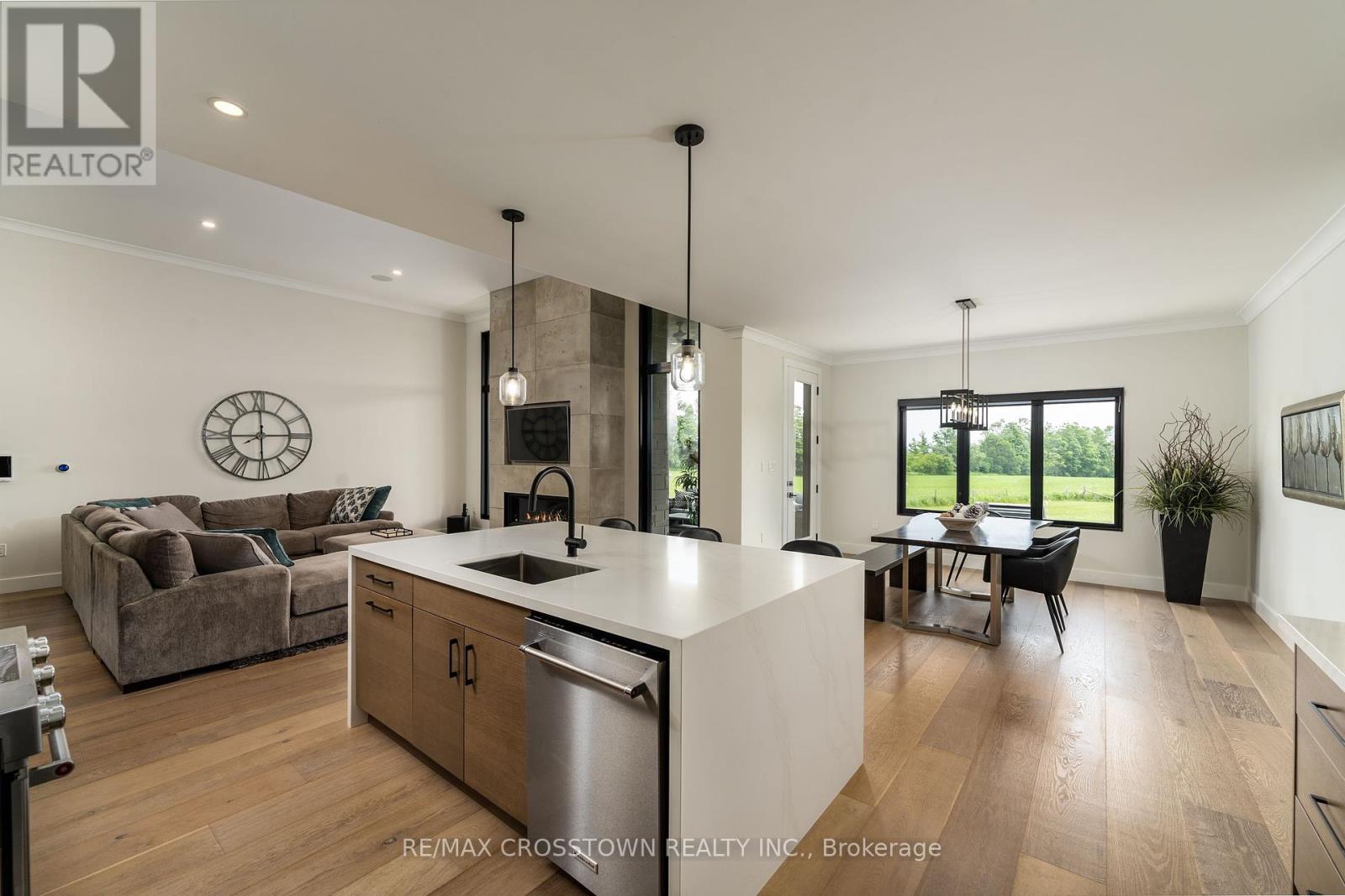 1 Best Court, Oro-Medonte, Ontario  L0L 2L0 - Photo 12 - S12410074