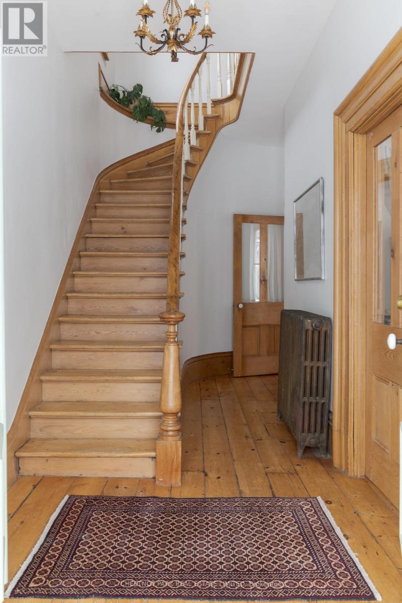 28 Centre Street, Prince Edward County, Ontario  K0K 2T0 - Photo 10 - X12410262