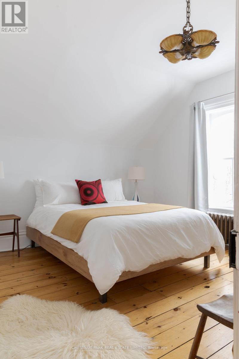 28 Centre Street, Prince Edward County, Ontario  K0K 2T0 - Photo 13 - X12410262