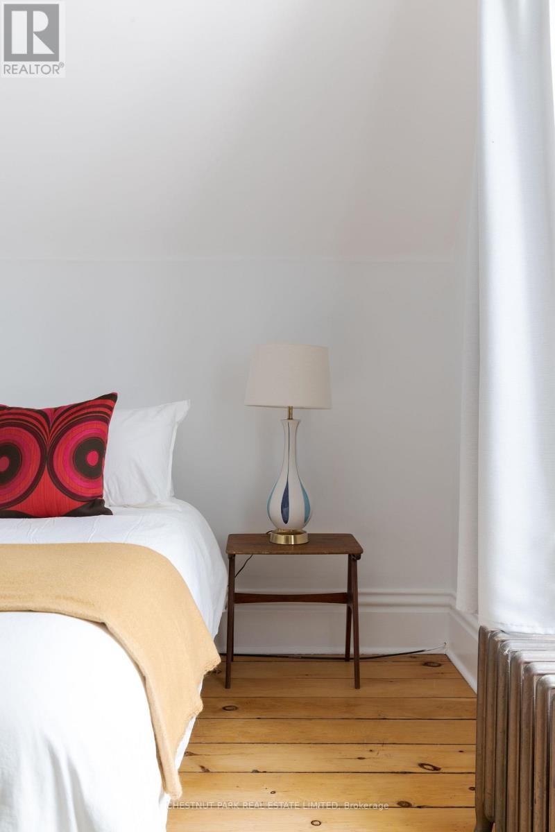 28 Centre Street, Prince Edward County, Ontario  K0K 2T0 - Photo 14 - X12410262