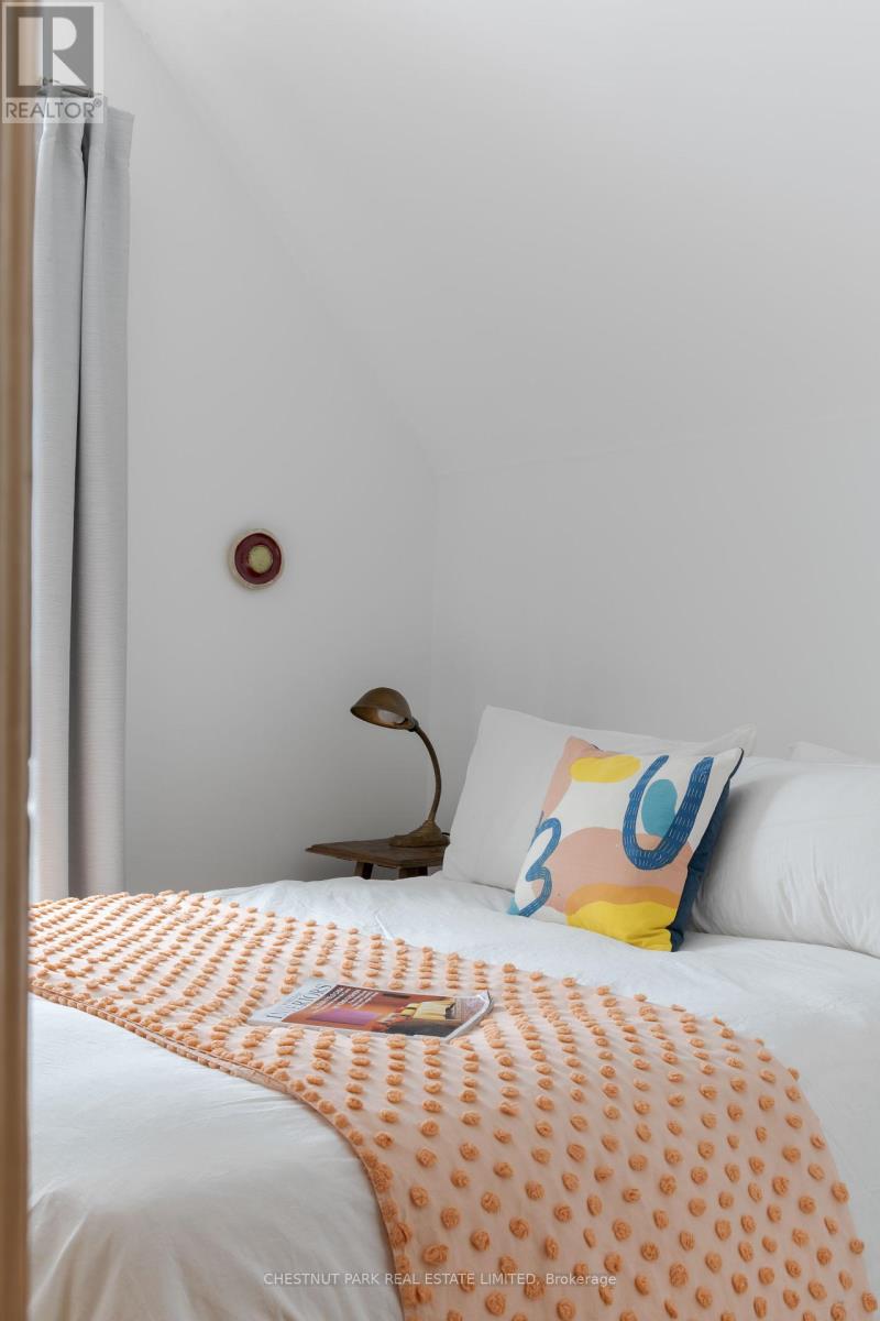 28 Centre Street, Prince Edward County, Ontario  K0K 2T0 - Photo 5 - X12410262