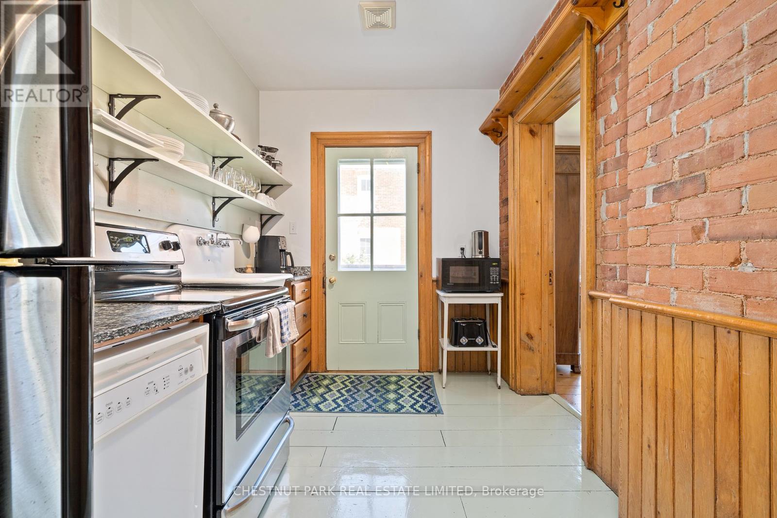 28 Centre Street, Prince Edward County, Ontario  K0K 2T0 - Photo 7 - X12410262