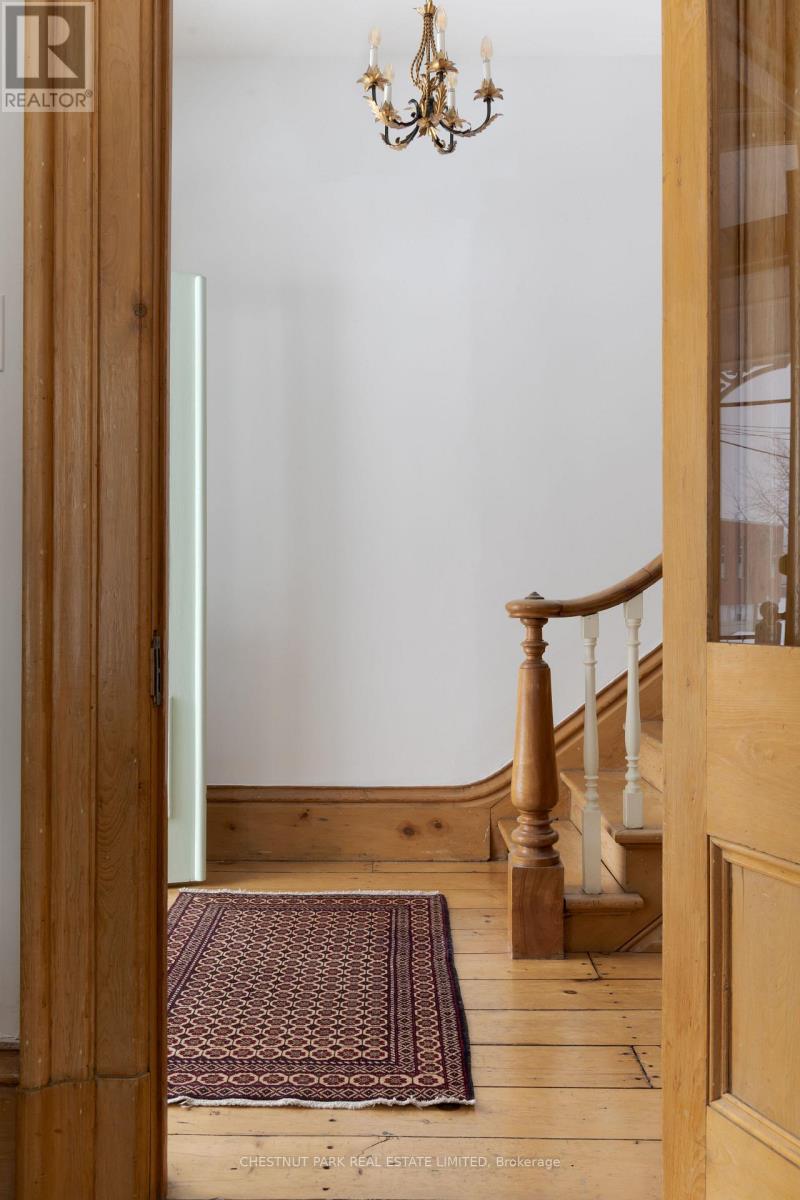 28 Centre Street, Prince Edward County, Ontario  K0K 2T0 - Photo 9 - X12410262