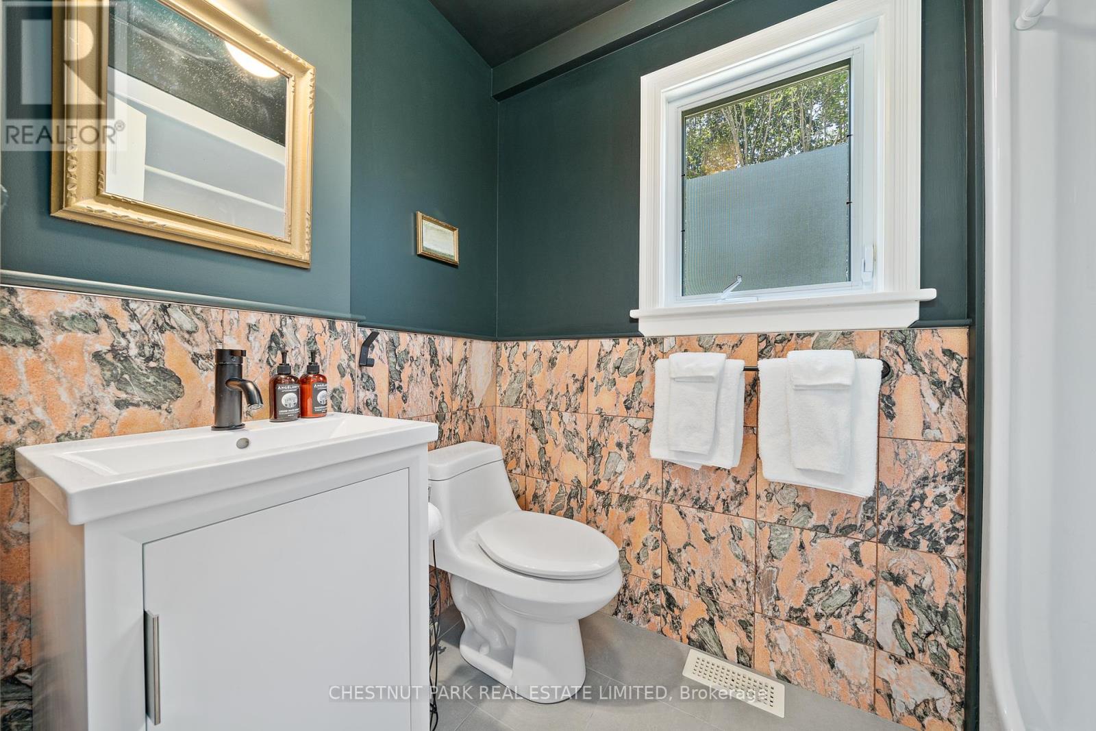 Loft - 28 Centre Street, Prince Edward County, Ontario  K0K 2T0 - Photo 8 - X12410265