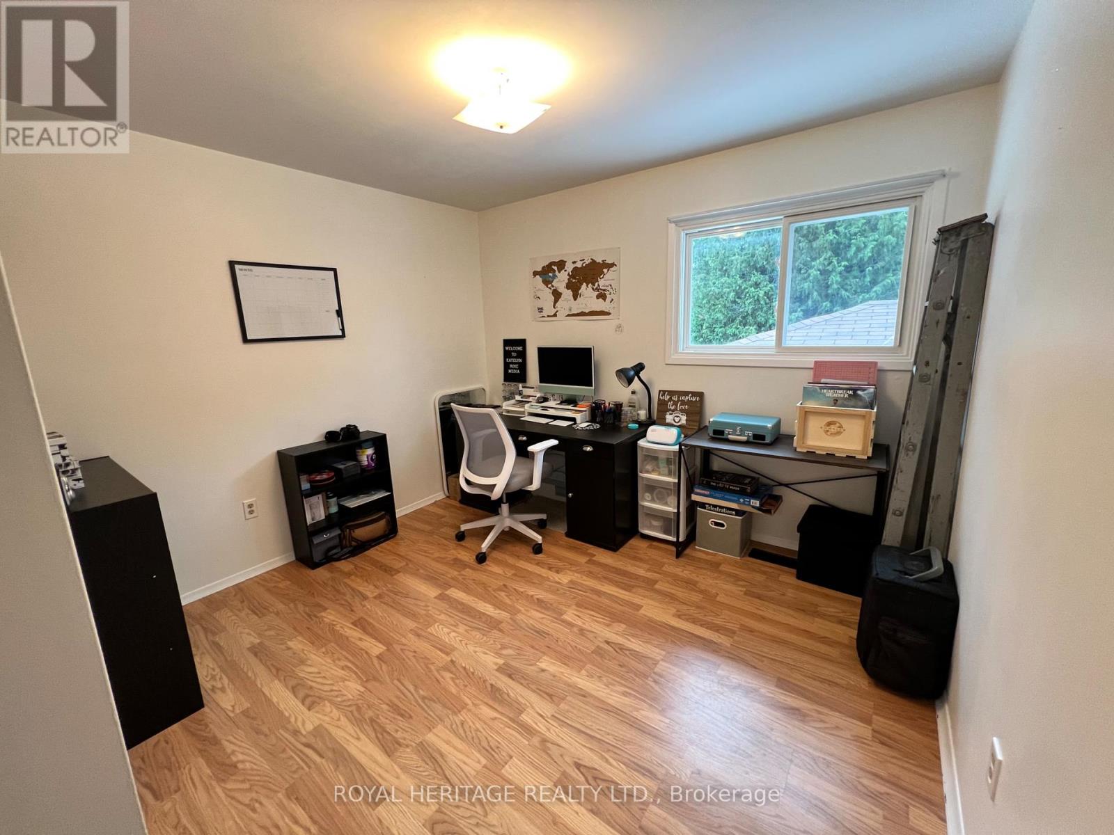 20 Pigeon Lake Road, Kawartha Lakes (Lindsay), Ontario  K9V 4R6 - Photo 11 - X12410276