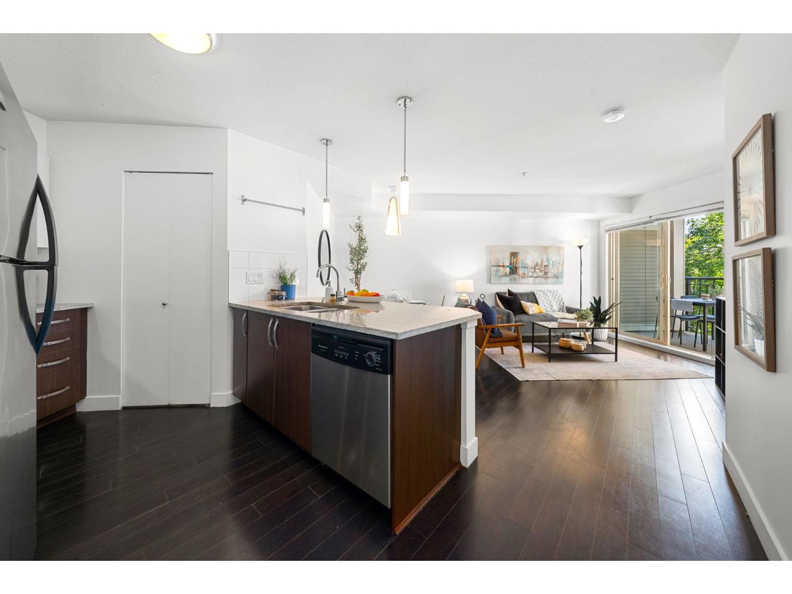 209 13555 Gateway Drive, Surrey, British Columbia  V3T 0B5 - Photo 11 - R3048341