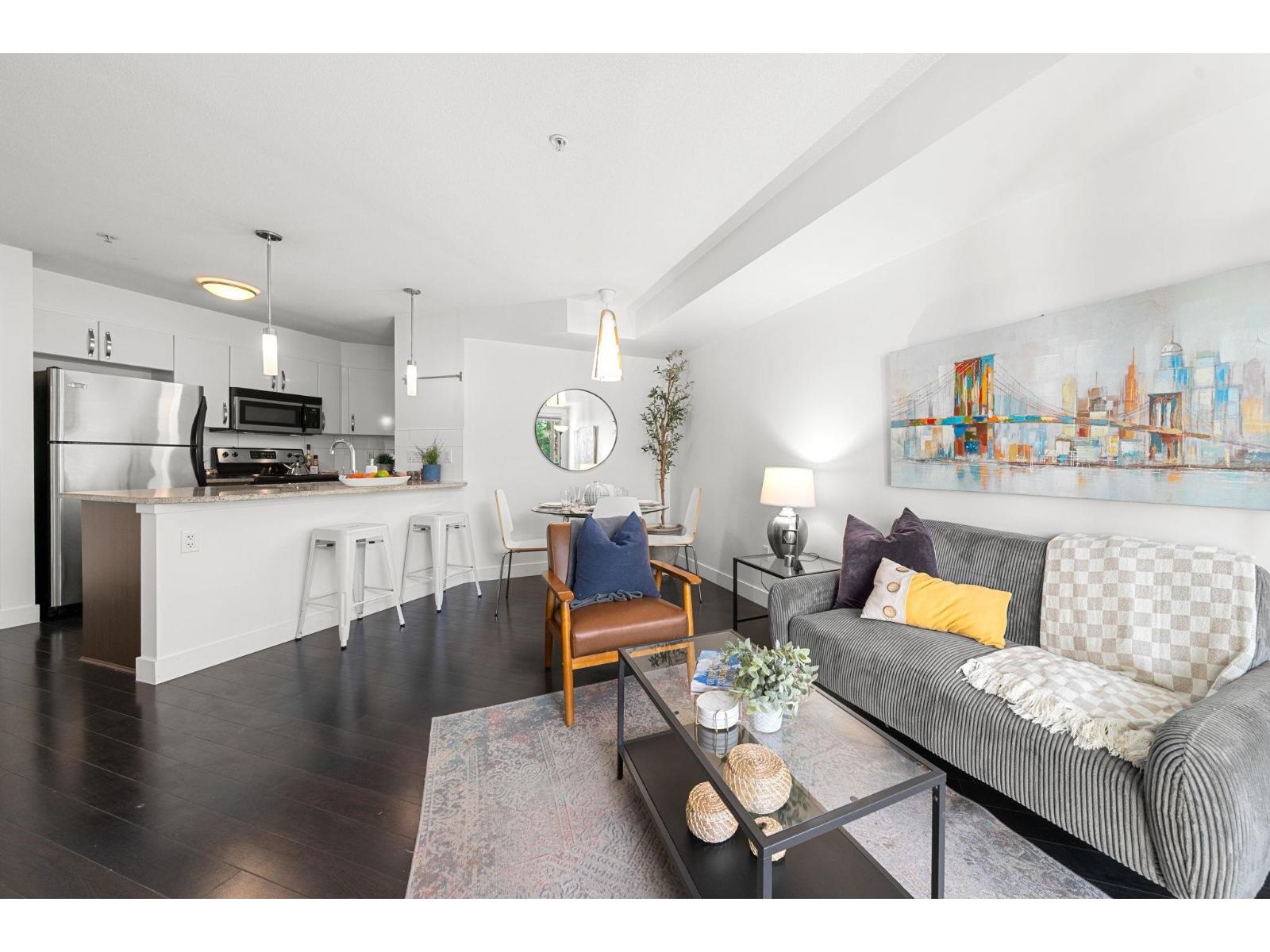 209 13555 Gateway Drive, Surrey, British Columbia  V3T 0B5 - Photo 4 - R3048341