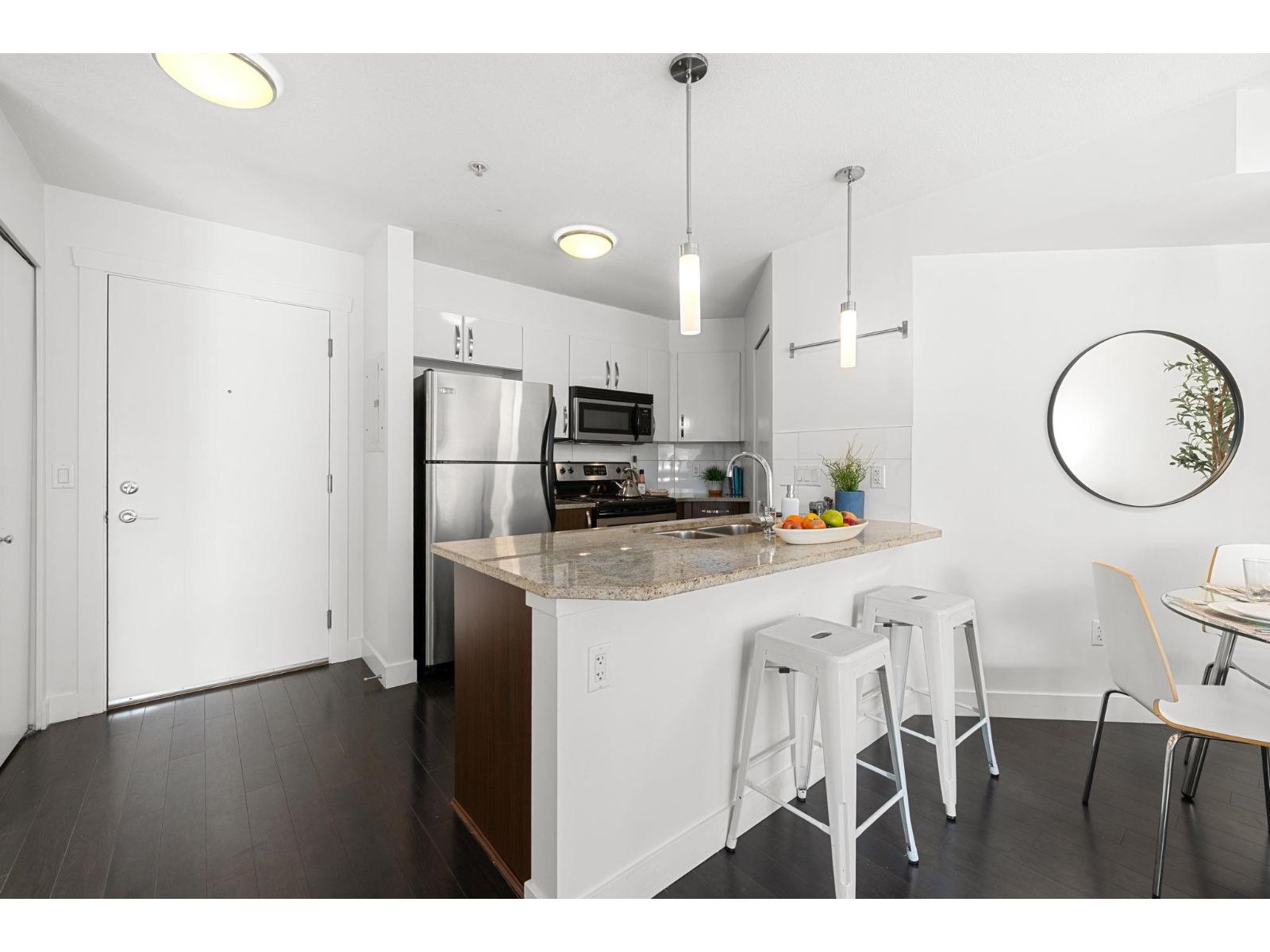 209 13555 Gateway Drive, Surrey, British Columbia  V3T 0B5 - Photo 15 - R3048341