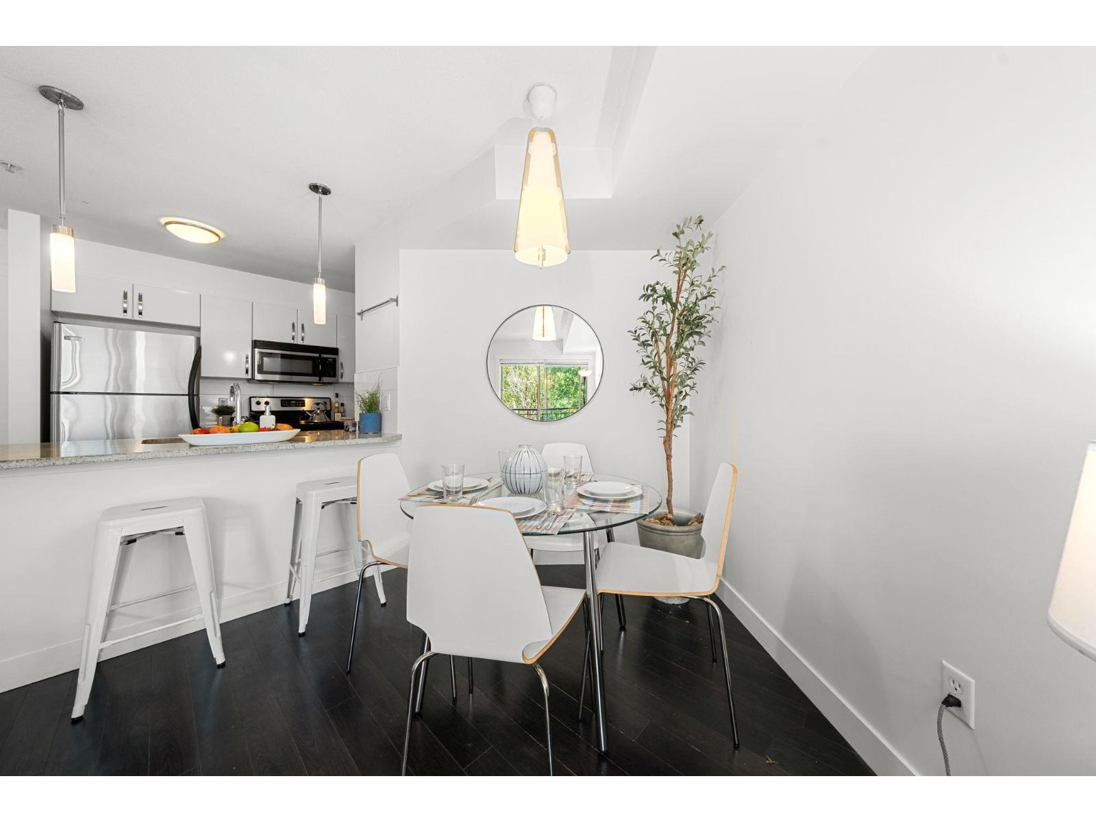 209 13555 Gateway Drive, Surrey, British Columbia  V3T 0B5 - Photo 7 - R3048341