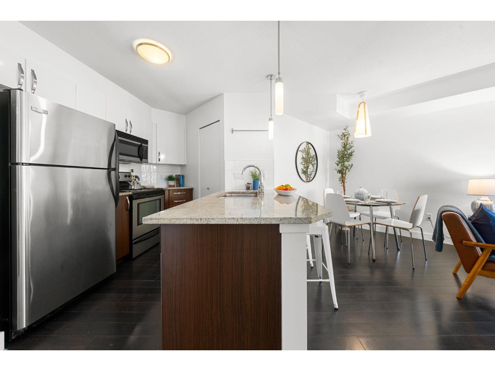 209 13555 Gateway Drive, Surrey, British Columbia  V3T 0B5 - Photo 14 - R3048341