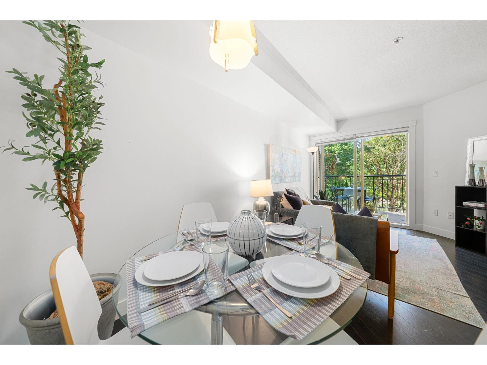 209 13555 Gateway Drive, Surrey, British Columbia  V3T 0B5 - Photo 8 - R3048341