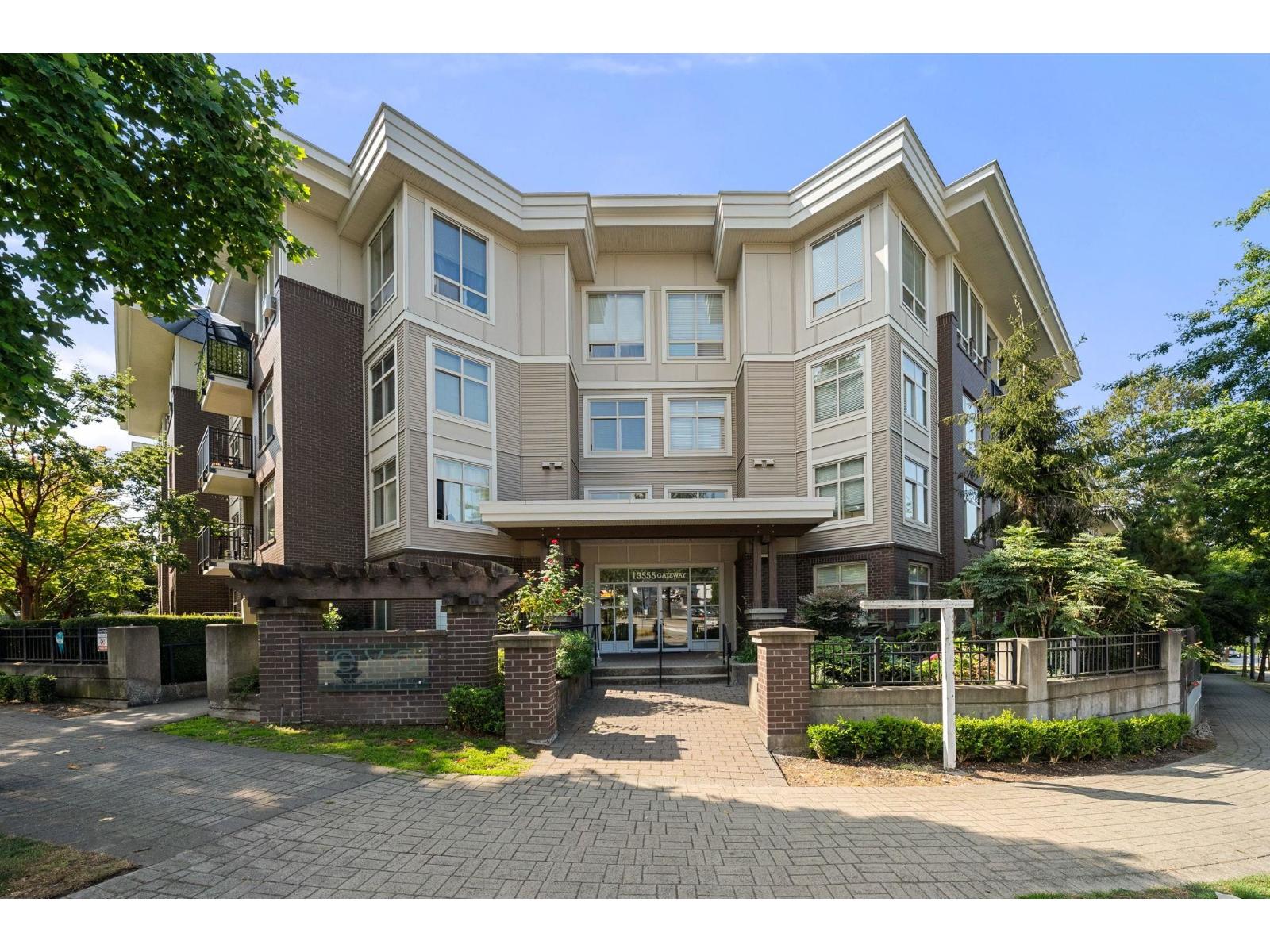 209 13555 Gateway Drive, Surrey, British Columbia  V3T 0B5 - Photo 2 - R3048341