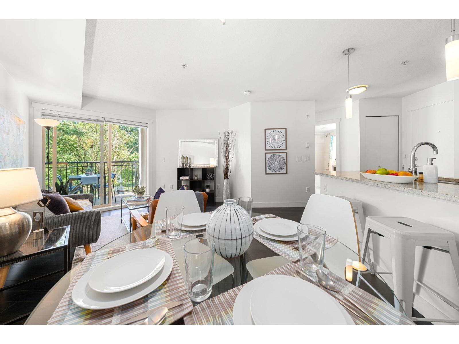 209 13555 Gateway Drive, Surrey, British Columbia  V3T 0B5 - Photo 9 - R3048341
