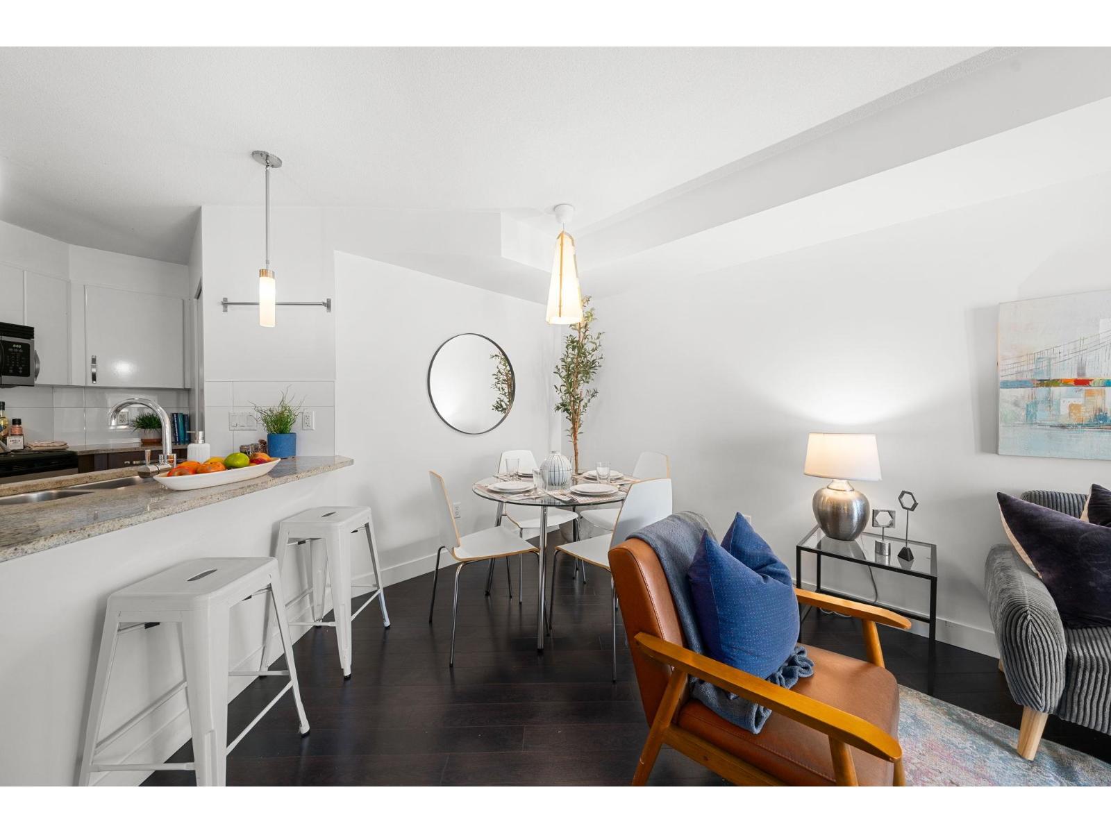 209 13555 Gateway Drive, Surrey, British Columbia  V3T 0B5 - Photo 6 - R3048341