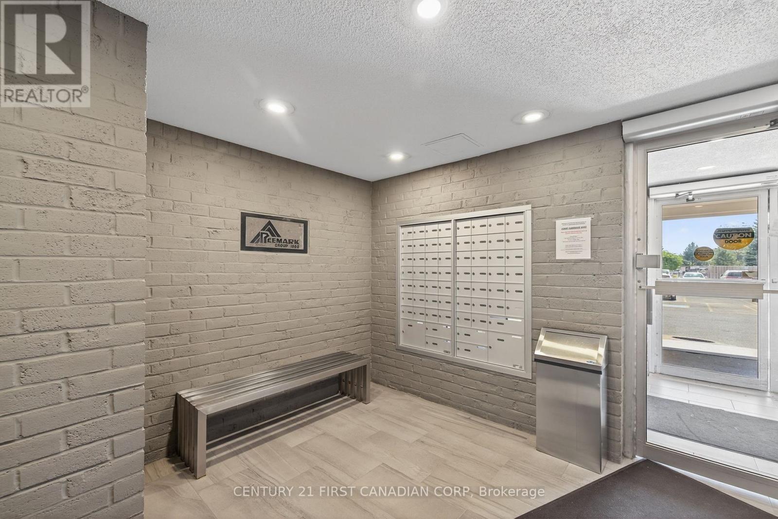 92 - 144 Conway Drive, London South (South X), Ontario  N6E 3N3 - Photo 4 - X12410230