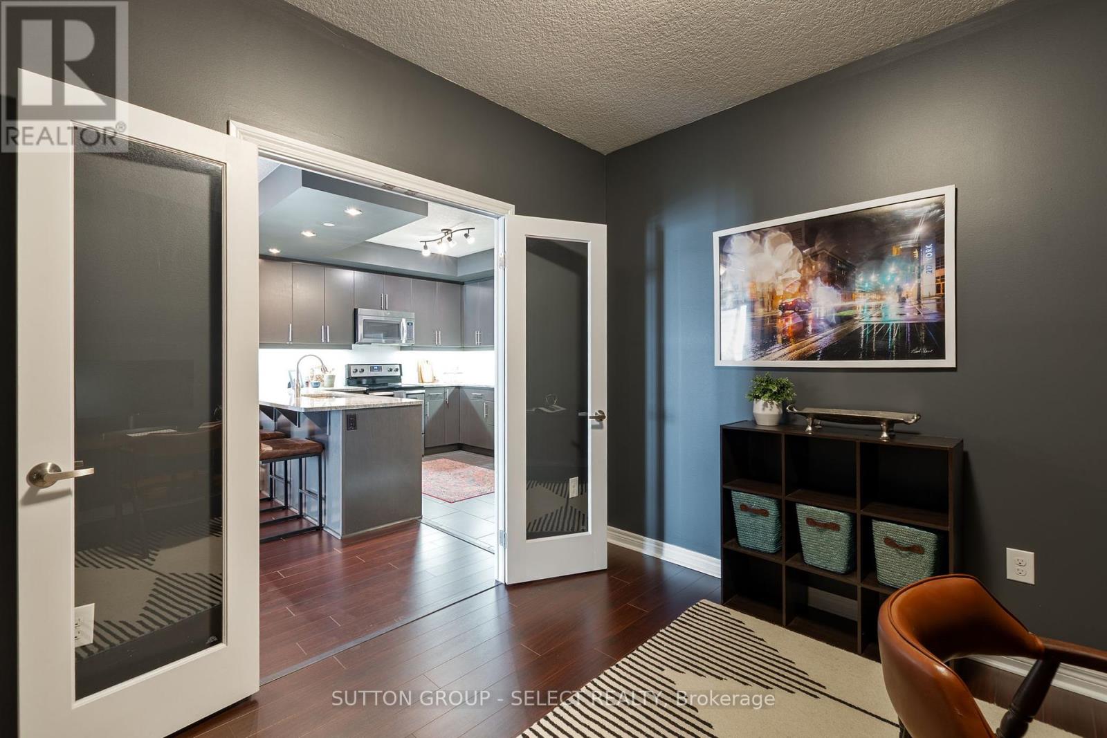 1110 - 330 Ridout Street N, London East, Ontario  N6A 0A7 - Photo 8 - X12410263