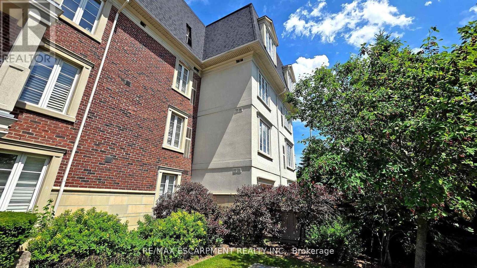 218 - 3351 Cawthra Road, Mississauga (Applewood), Ontario  L5A 4N5 - Photo 22 - W12410072